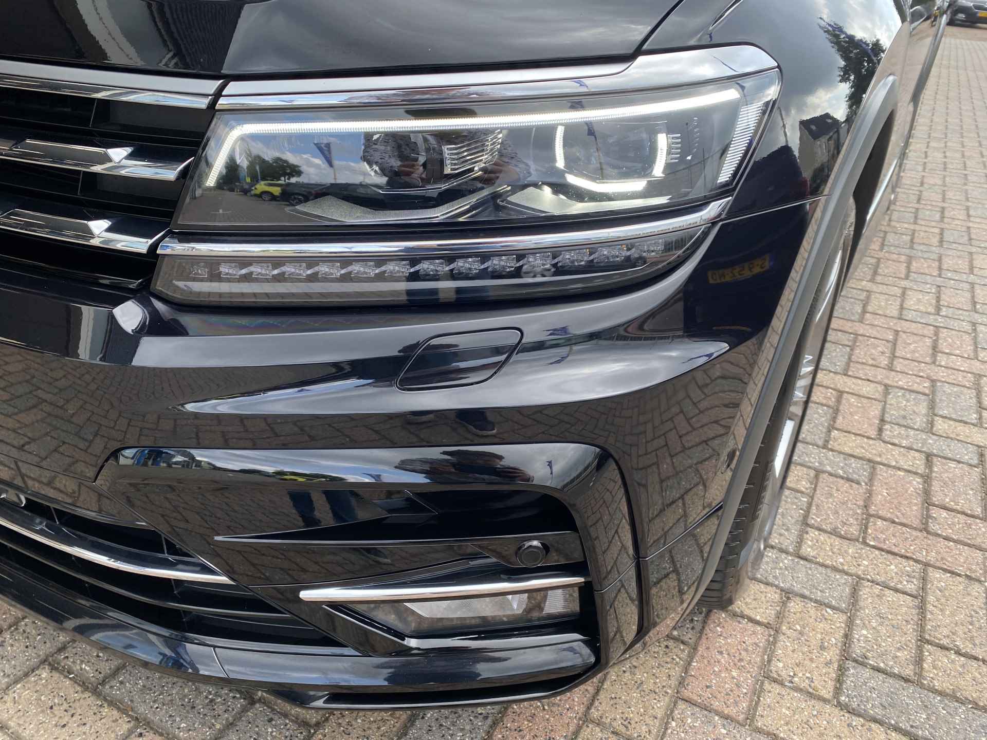 Volkswagen Tiguan Allspace 1.5 TSI R-Line 7p. / AUTOMAAT/ TREKHAAK/ PANO/ CAMERA/ PARK. SENSOREN/ LED/ DODE HOEK/ ERGO ACTIVE/ KEYLESS/ STOEL EN STUUR VERWARM./ DIGITAL DASHBOARD/ ADAPT. CRUISE/ APP CONNECT/ NAVI/ CLIMA/ - 52/53