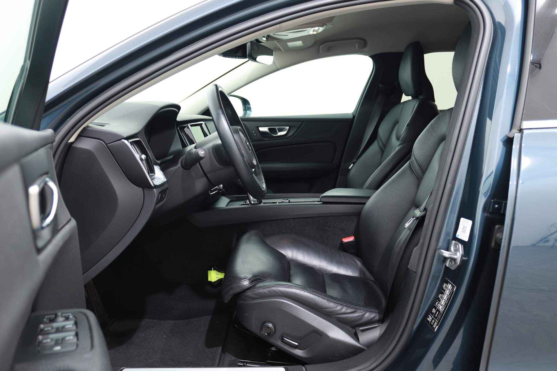 Volvo V60 2.0 B3 163PK BUSINESS PRO AUT8 | Leer | Comfortstoelen | Park Assist | 18 inch - 19/48