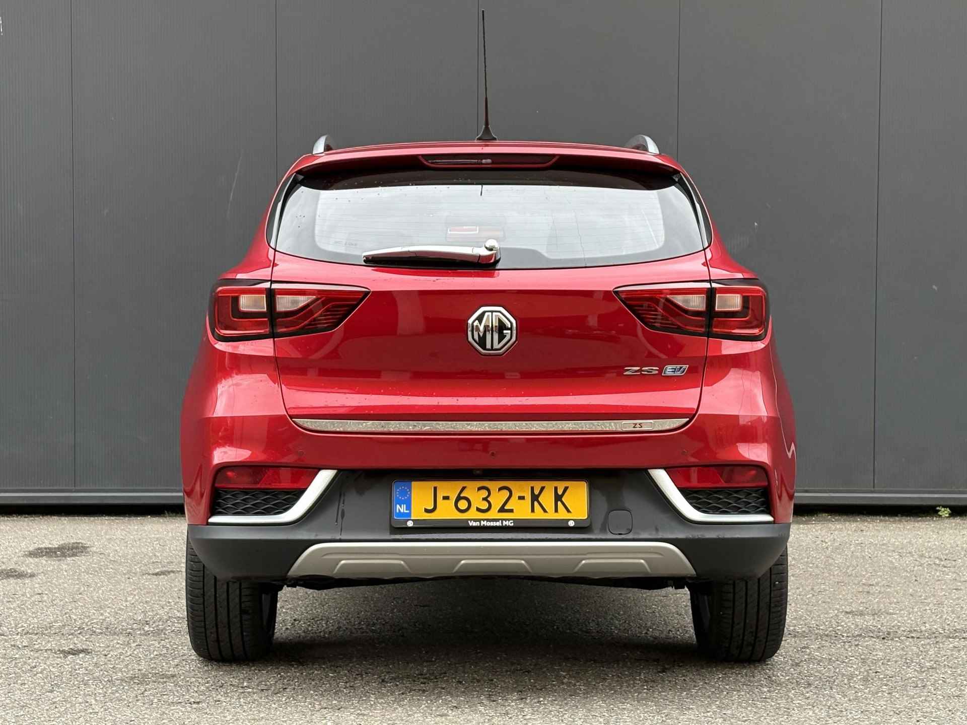 MG ZS EV Luxury 45 kWh 1e Eigenaar | Navi | Apple Carplay/Android Auto | Bluetooth | Camera | Climate & (adaptieve) cruise control | Pano dak | Metallic lak | Bovag garantie | NAP - 5/41