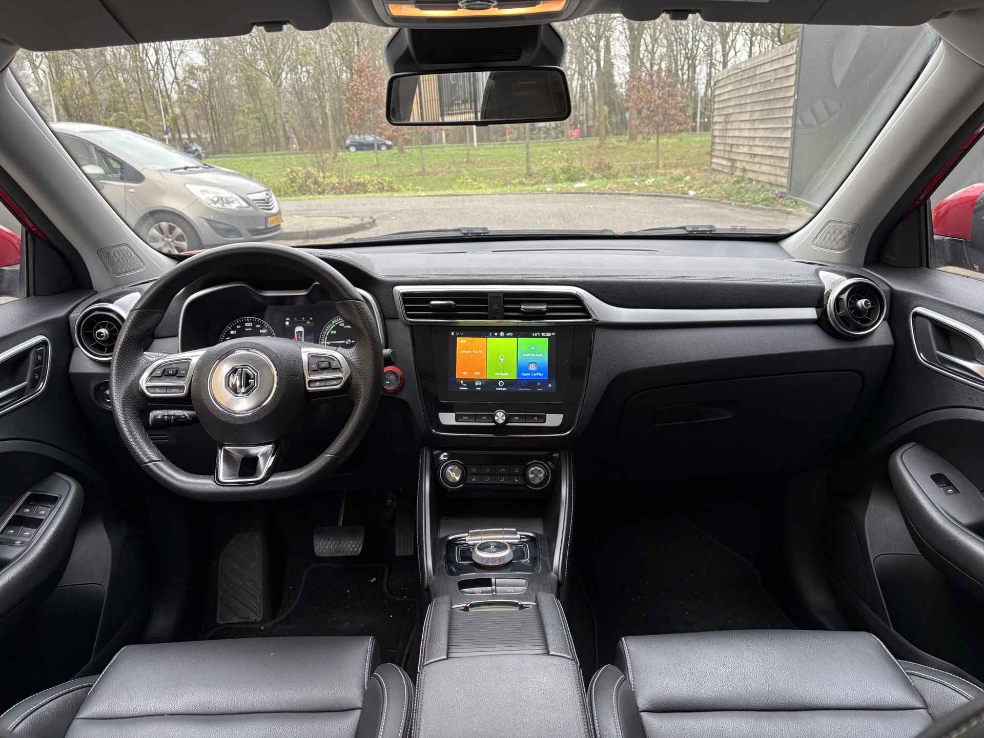 MG ZS EV Luxury 45 kWh 1e Eigenaar | Navi | Apple Carplay/Android Auto | Bluetooth | Camera | Climate & (adaptieve) cruise control | Pano dak | Metallic lak | Bovag garantie | NAP - 13/41