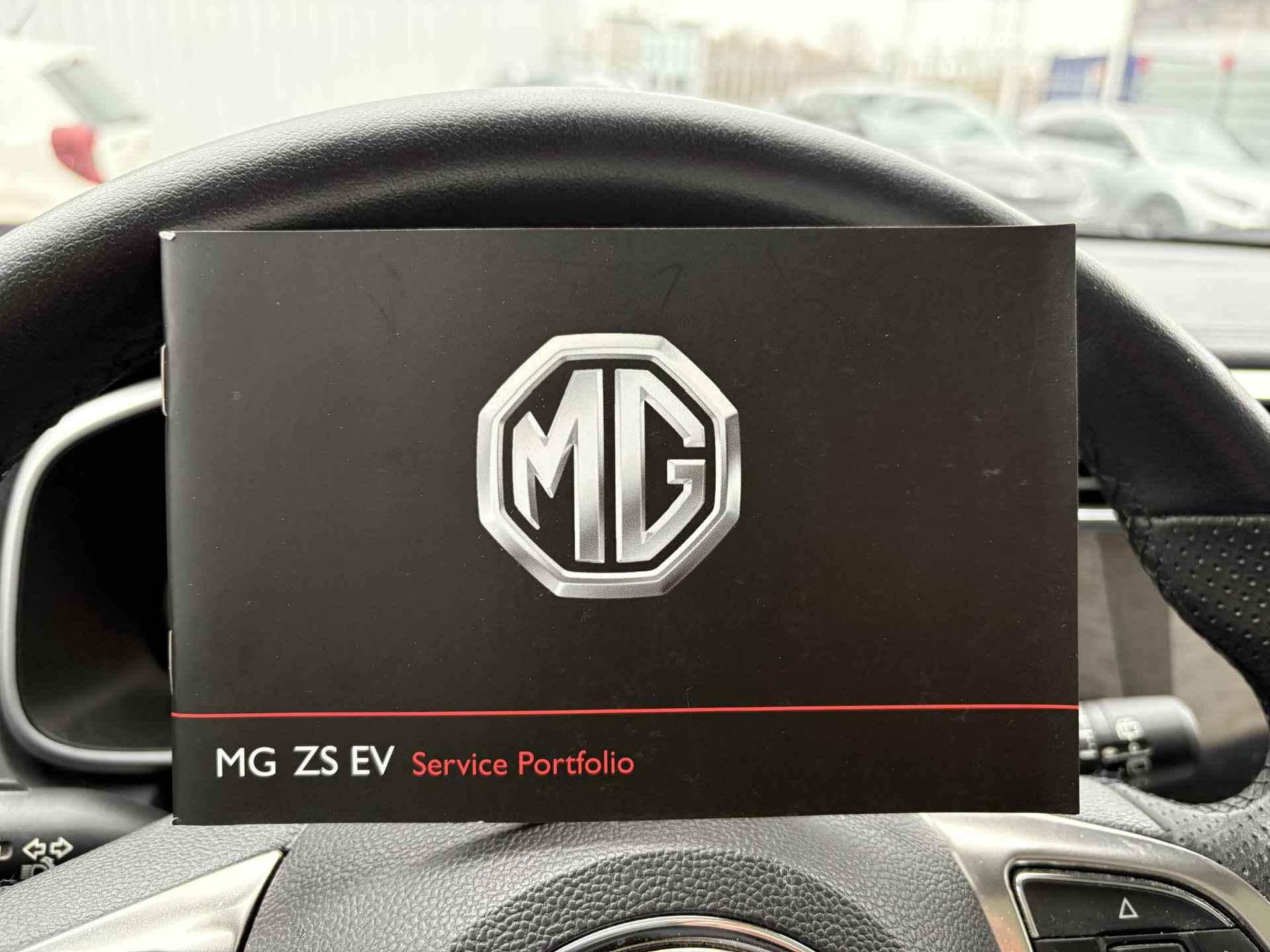 MG ZS EV Luxury 45 kWh 1e Eigenaar | Navi | Apple Carplay/Android Auto | Bluetooth | Camera | Climate & (adaptieve) cruise control | Pano dak | Metallic lak | Bovag garantie | NAP - 39/41