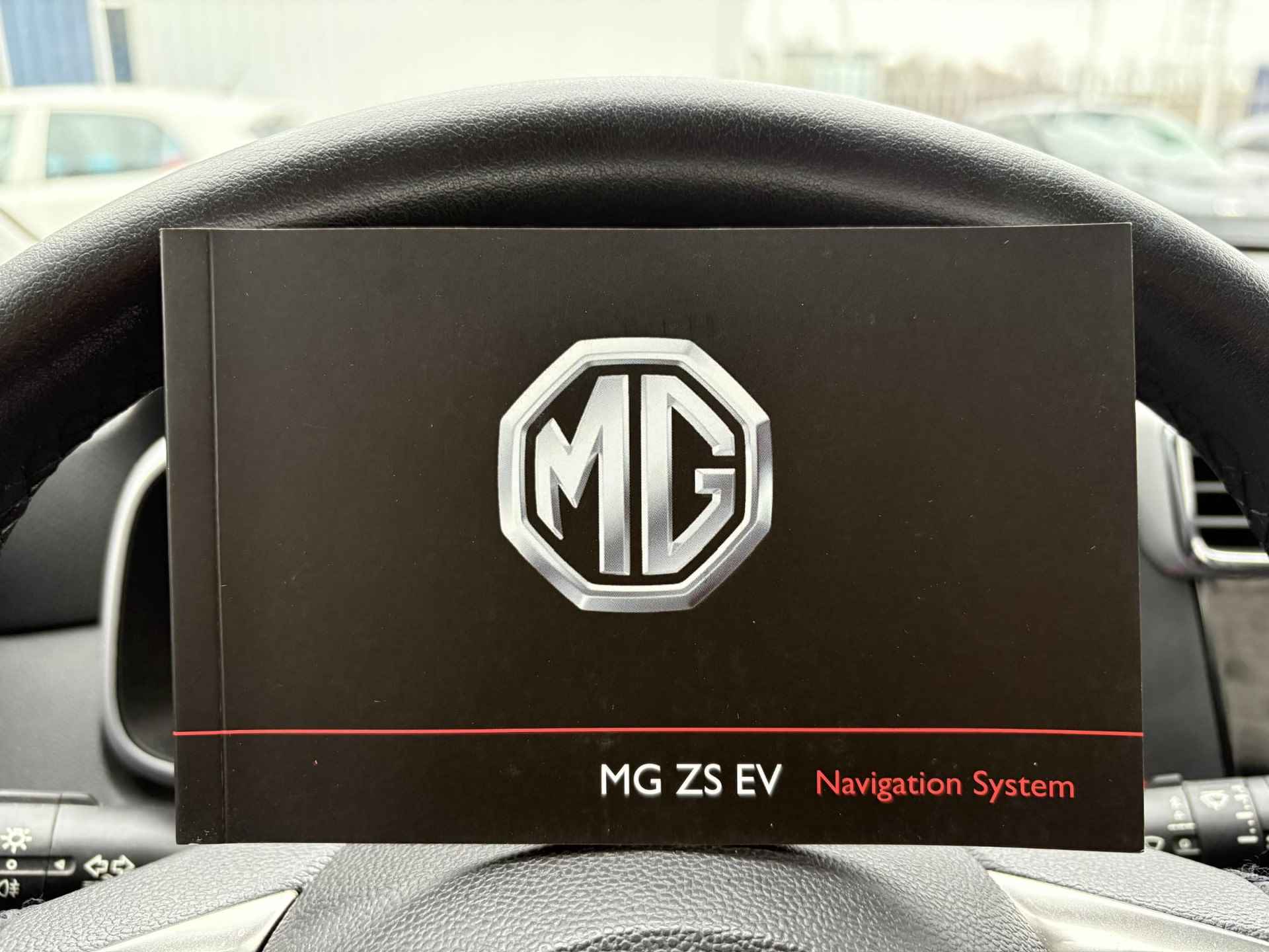 MG ZS EV Luxury 45 kWh 1e Eigenaar | Navi | Apple Carplay/Android Auto | Bluetooth | Camera | Climate & (adaptieve) cruise control | Pano dak | Metallic lak | Bovag garantie | NAP - 40/41