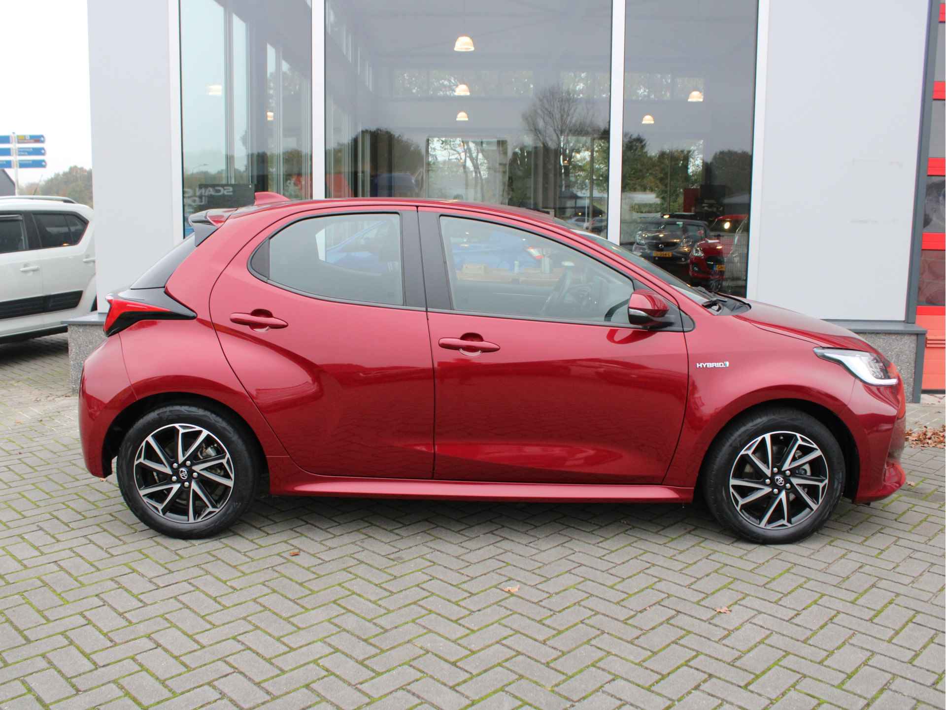 Toyota Yaris 1.5 Hybrid First Edition Automaat Multimediasysteem, Parkeercamera, Navigatie, Cruise control, Climate control - 4/21