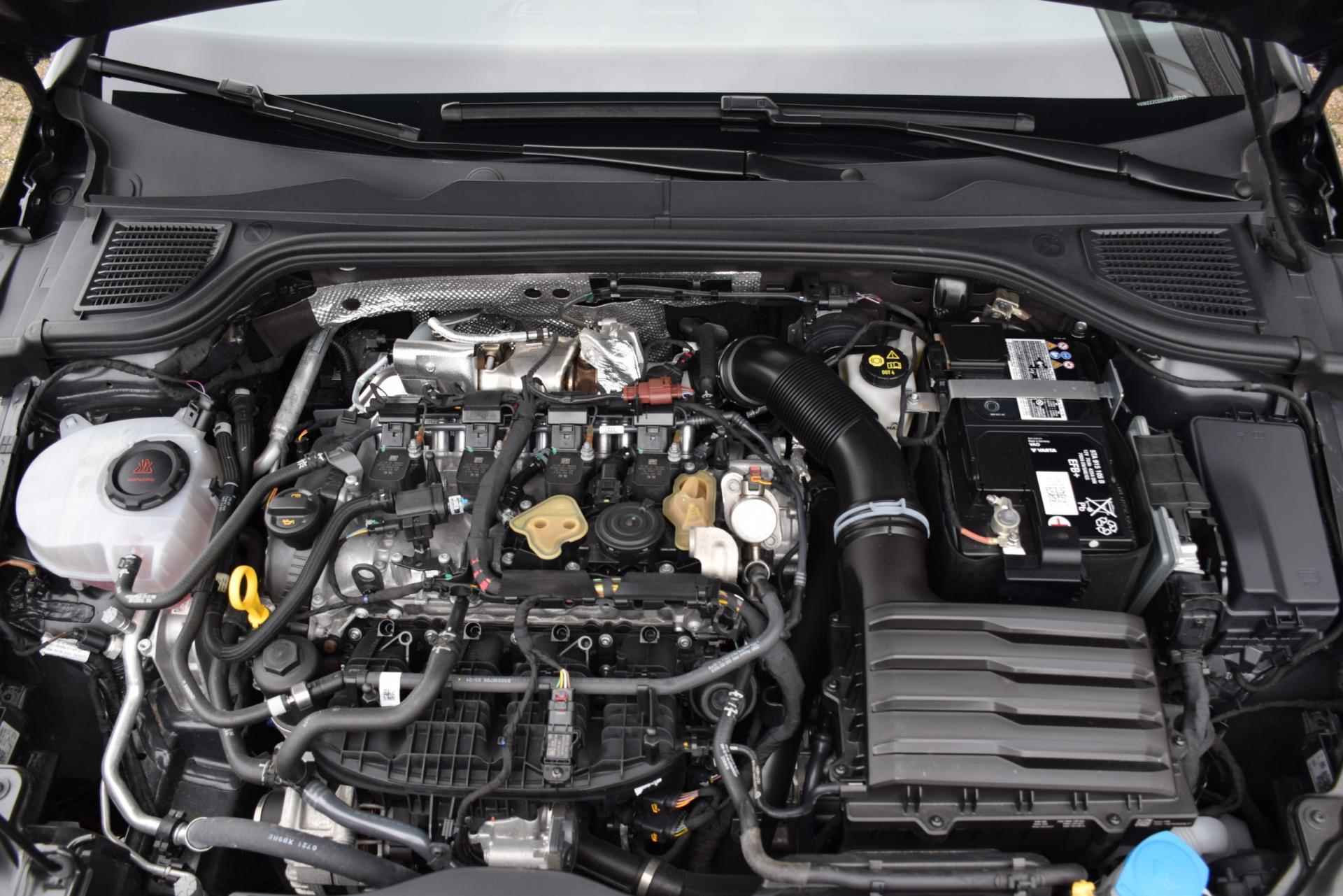 Volkswagen GOLF 2.0 TSI GTI, IQ LIGHT, LED, Electr. bedienbare trekhaak, Stuurverw. Stoelverwarming, Dab, Lane Assist. Hill hold. - 85/89