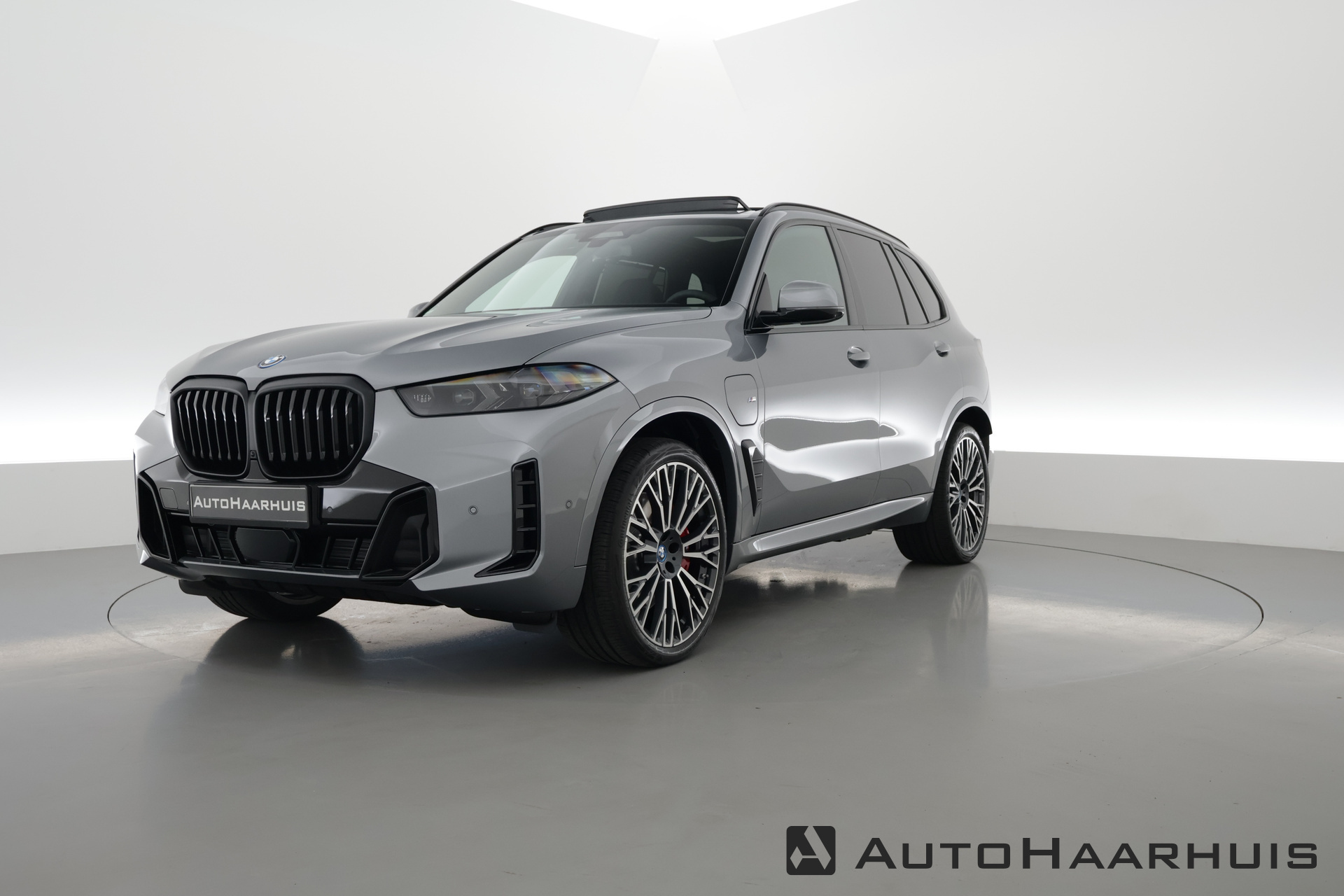 BMW X5 xDrive50e M Sport | Pano | Soft Close | HUD | SkyLounge | Luchtvering | 22'' | Illuminated Grill