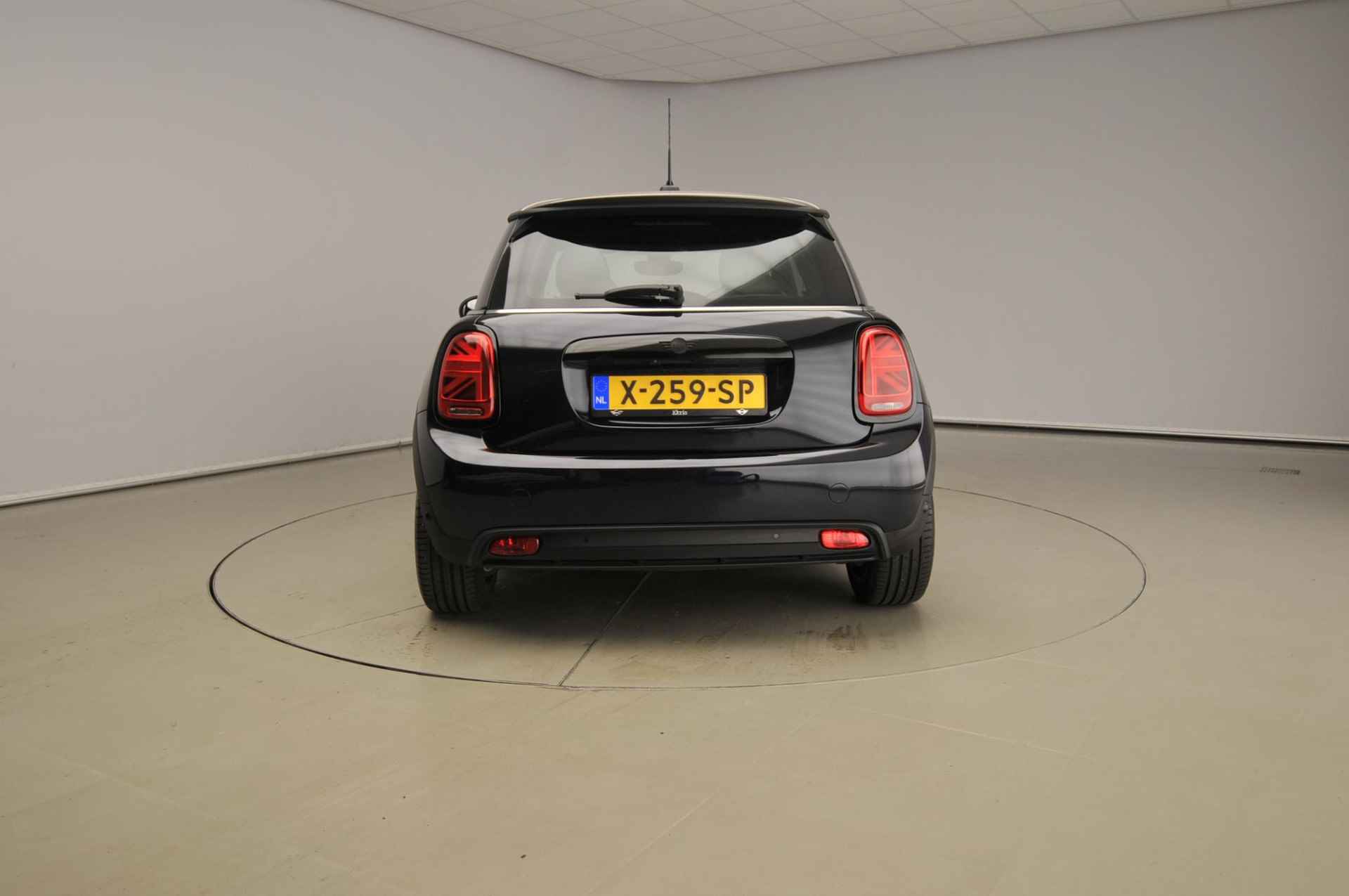 MINI Electric Cooper SE Panoramadak / Camera / Leder / Harman-kardon / Park assist / LED / Alu wielen 17 inch - 7/38