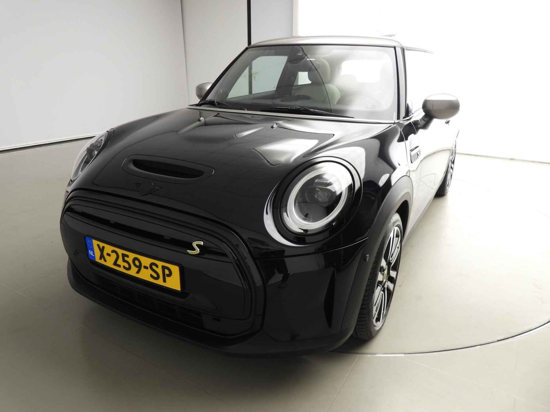 MINI Electric Cooper SE Panoramadak / Camera / Leder / Harman-kardon / Park assist / LED / Alu wielen 17 inch - 27/38