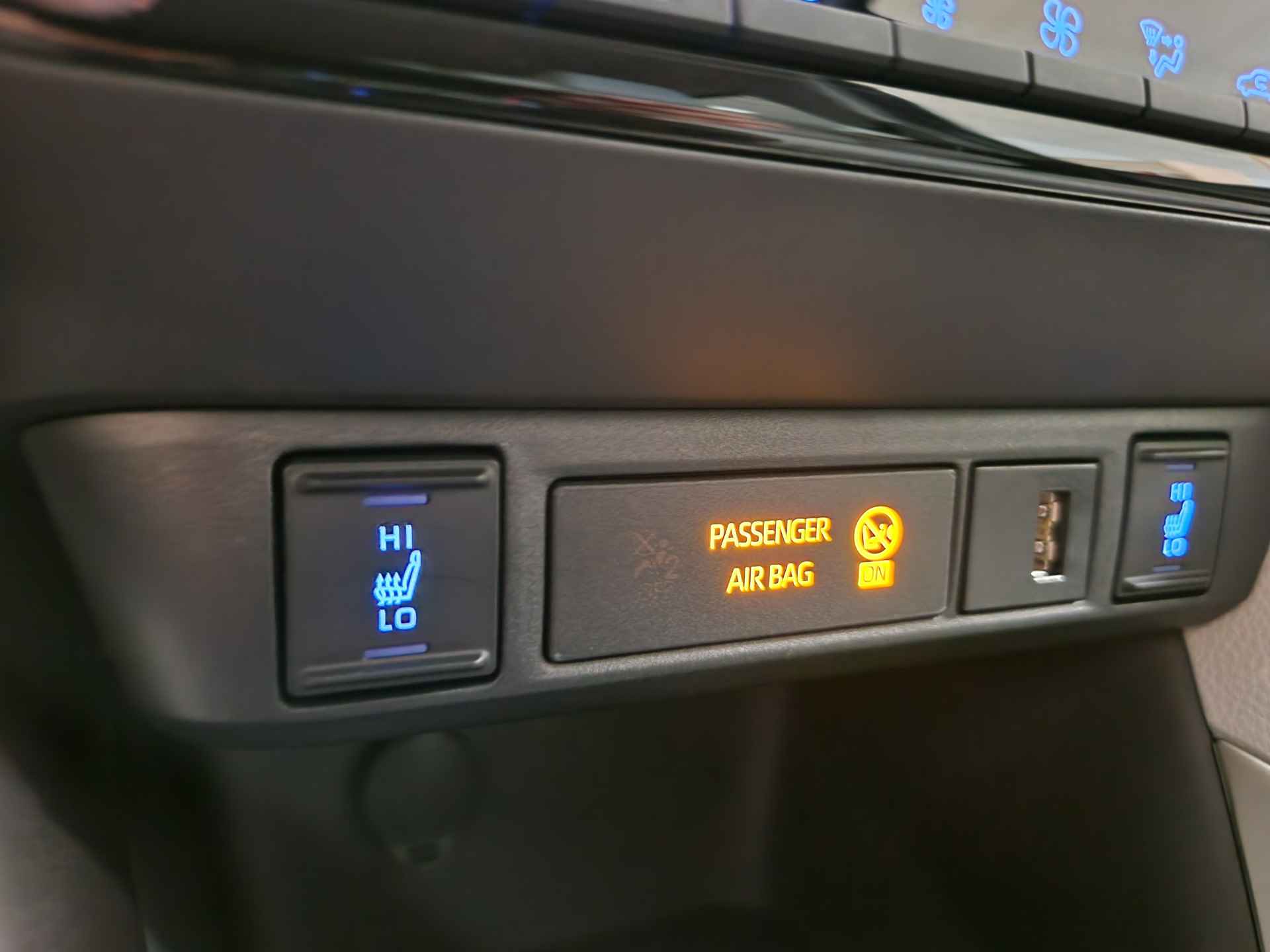 Toyota Yaris 1.5 Hybrid Apple/Android, Stoelverwarming, 17inch velgen , All-in Rijklaarprijs - 8/26