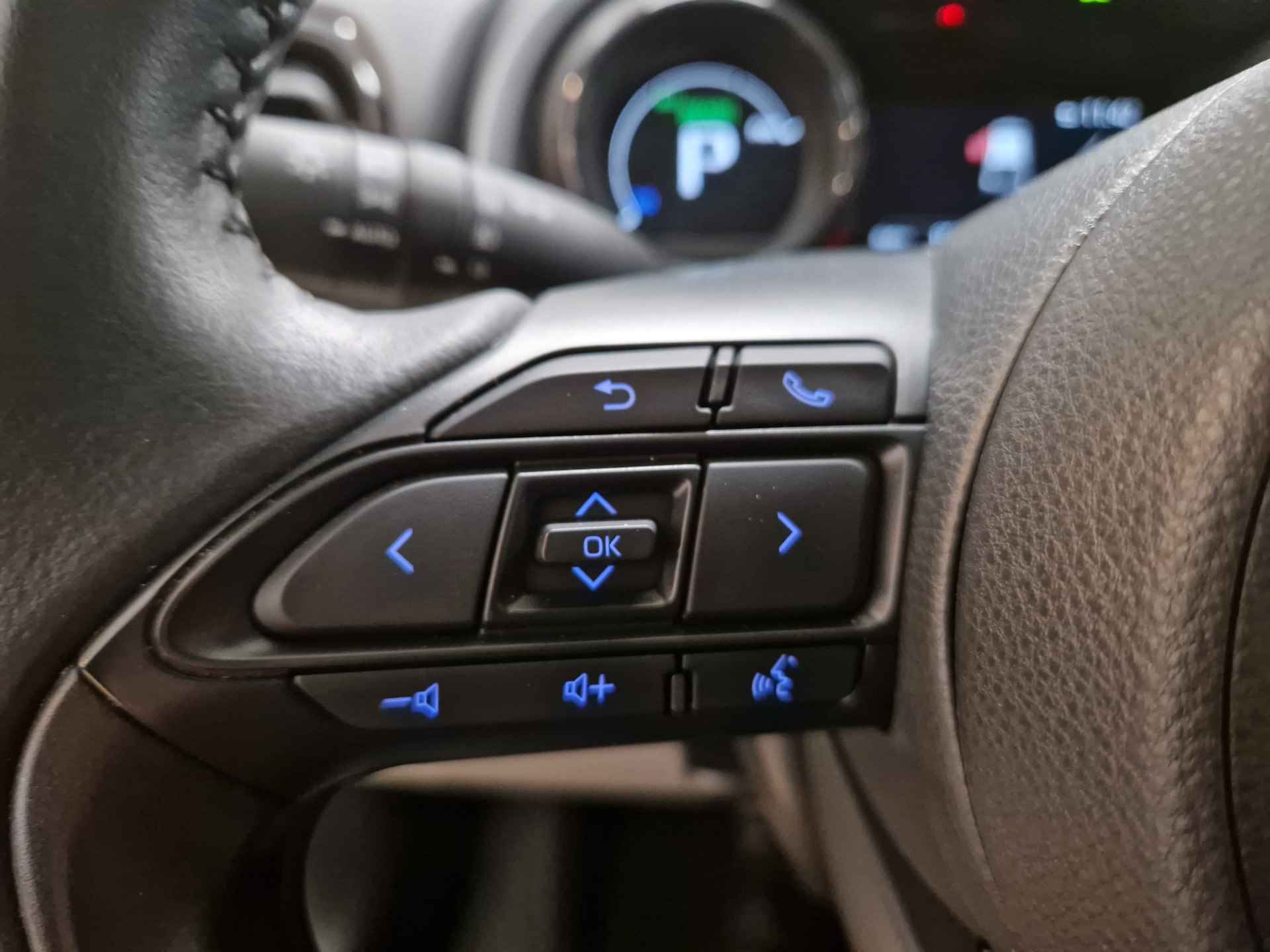 Toyota Yaris 1.5 Hybrid BI-TONE Apple/Android, Stoelverwarming, 17inch velgen , All-in Rijklaarprijs - 15/26