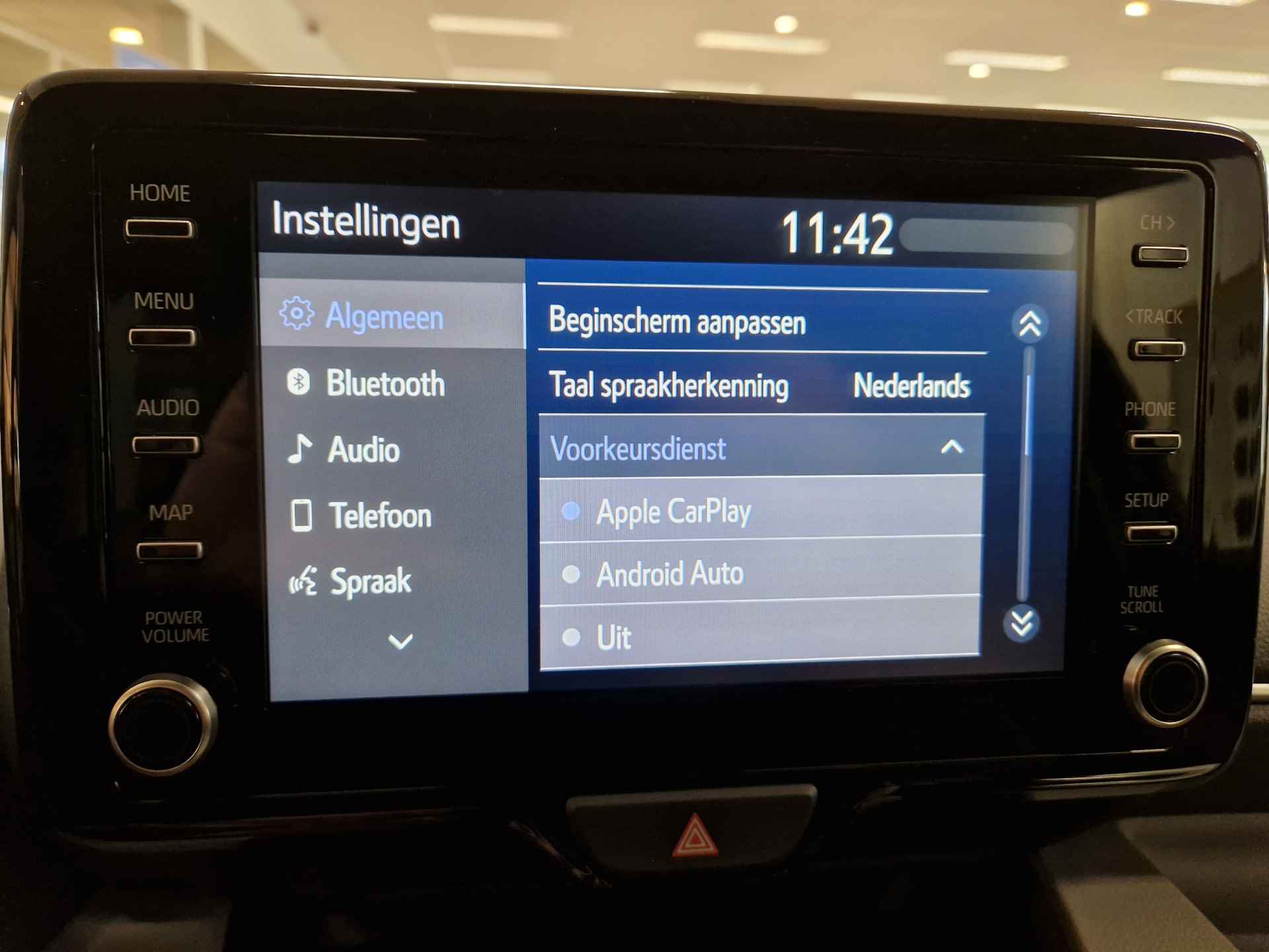Toyota Yaris 1.5 Hybrid BI-TONE Apple/Android, Stoelverwarming, 17inch velgen , All-in Rijklaarprijs - 18/26
