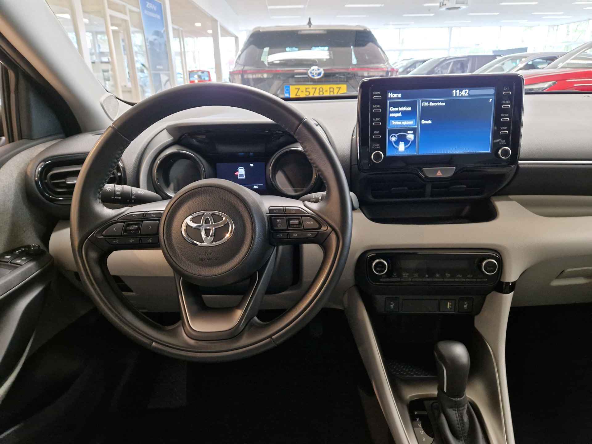 Toyota Yaris 1.5 Hybrid Apple/Android, Stoelverwarming, 17inch velgen , All-in Rijklaarprijs - 19/26