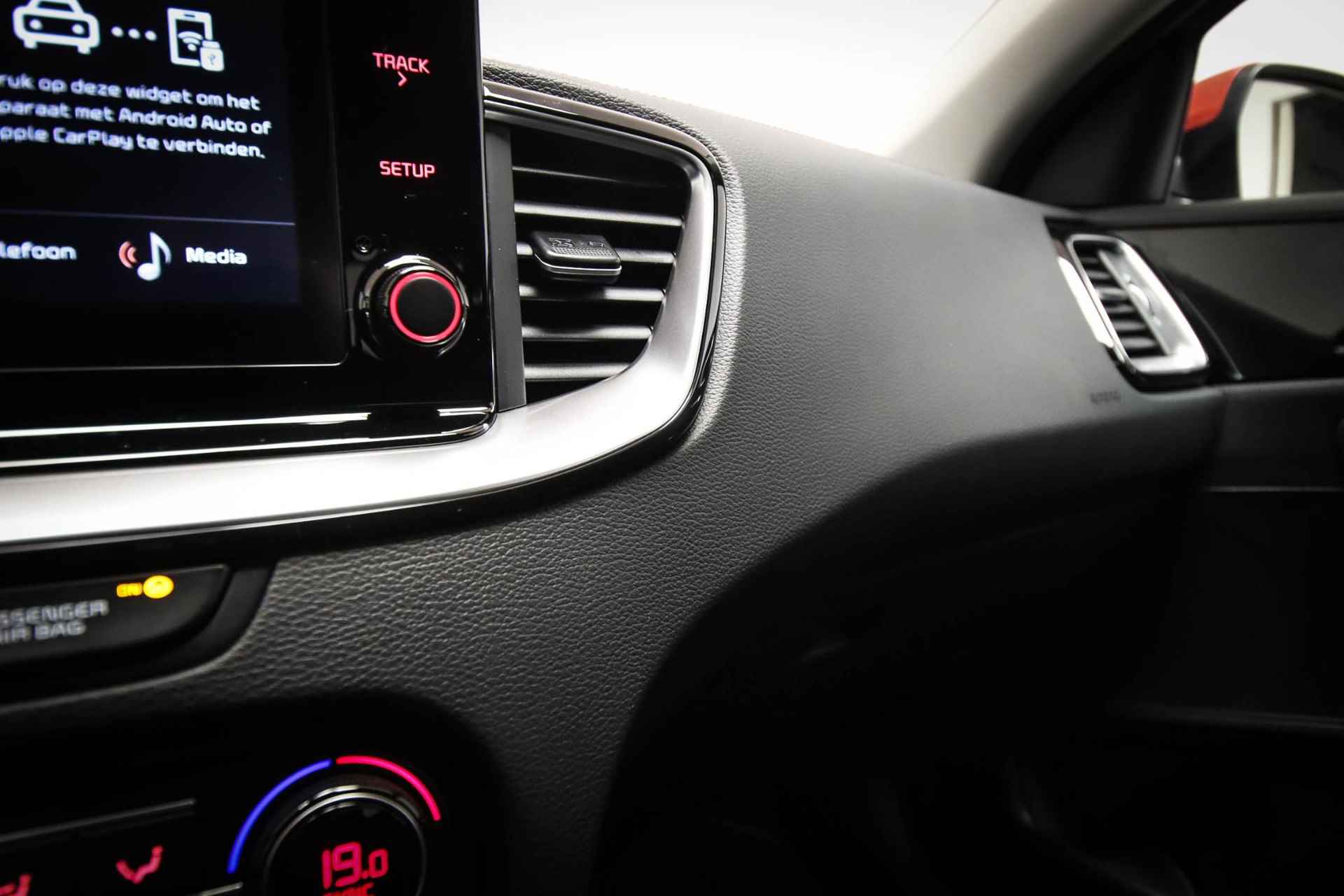 Kia XCeed 1.6 GDi PHEV DynamicPlusLine | APPLE CARPLAY | CAMERA | STOEL/STUUR VERWARMING - 35/50