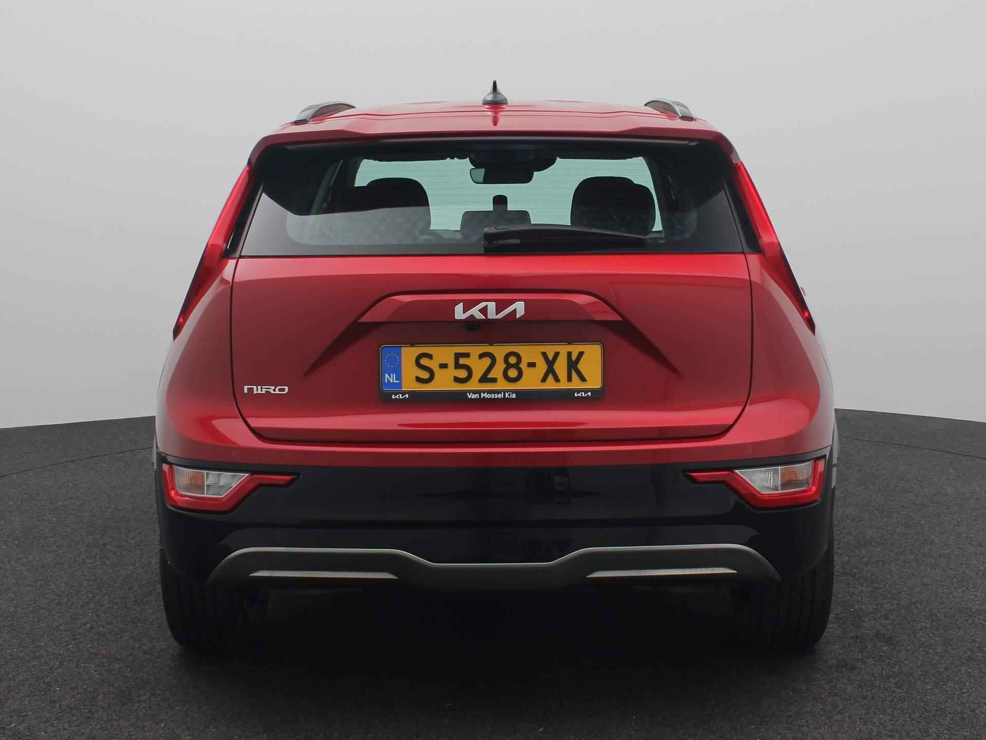 Kia Niro EV DynamicLine 64.8 kWh | Navigatie | Climate Control | Lm velgen | Parkeersensoren | Camera | Na SEPP € 32.940,-- | - 39/45