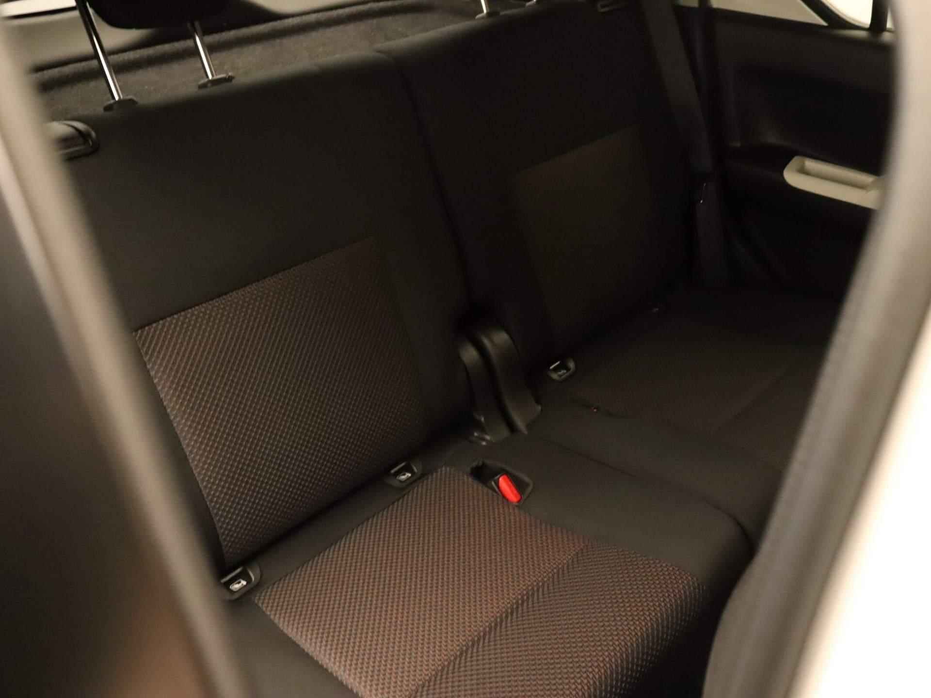 Suzuki Ignis 1.2 Select - ORIGINEEL NEDERLANDSE AUTO - 1000KG TREKGEWICHT - ACHTERRUITRIJCAMERA - VOORSTOELEN VERWARMD - AIRCO - BLUETOOTH TELEFOONVOORBEREIDING - DAB ONTVANGER - EXTRA GETINT GLAS ACHTERRAMEN - 6/38