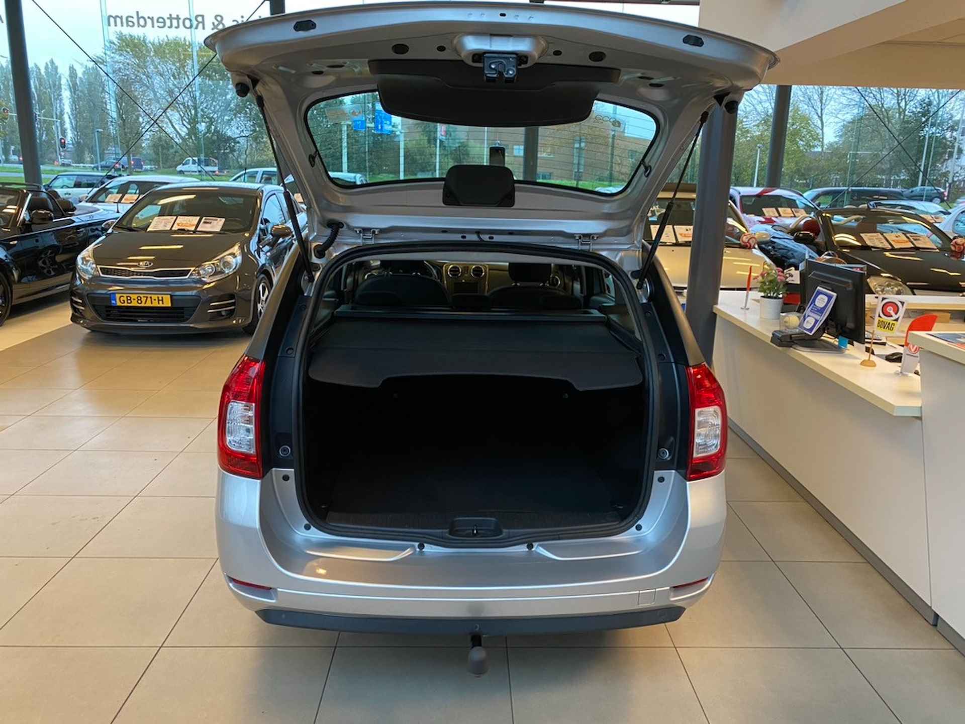 Dacia Logan MCV 0.9 TCe Prestige,Navigatie,Achteruitrijsensoren,Airco,Cruisecontrol,Trekhaak,Bluetooth,Dakrail,15 Inch Lmv - 9/24