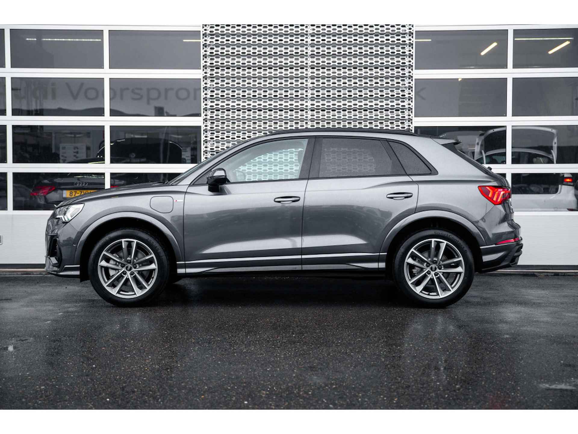 Audi Q3 45 TFSI e 245pk S edition | Panoramdak | 19" Velgen | Keyless Entry | Adaptive Cruise | - 7/19