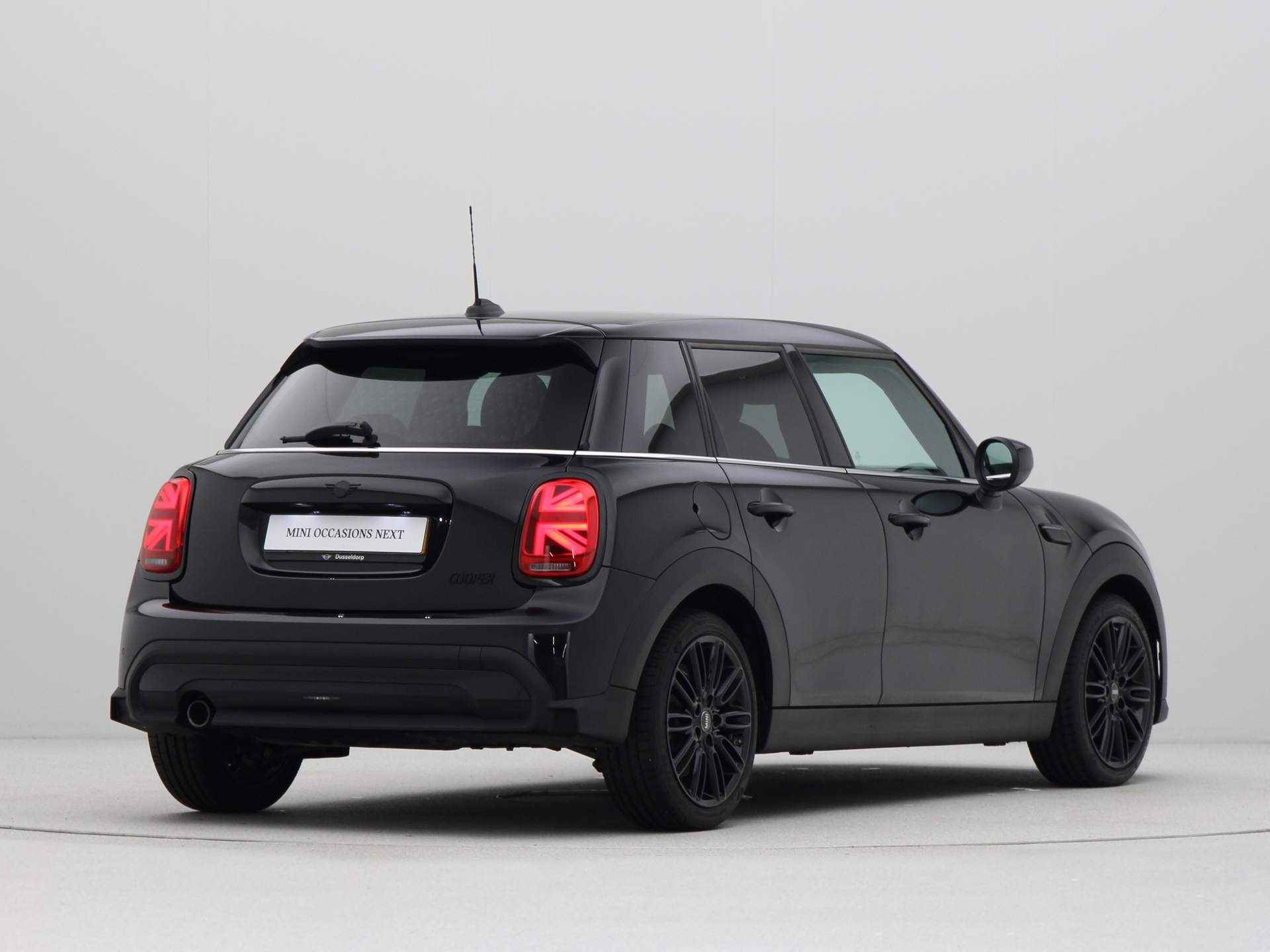 MINI 5-deurs Cooper Camden Edition Aut. - 10/22