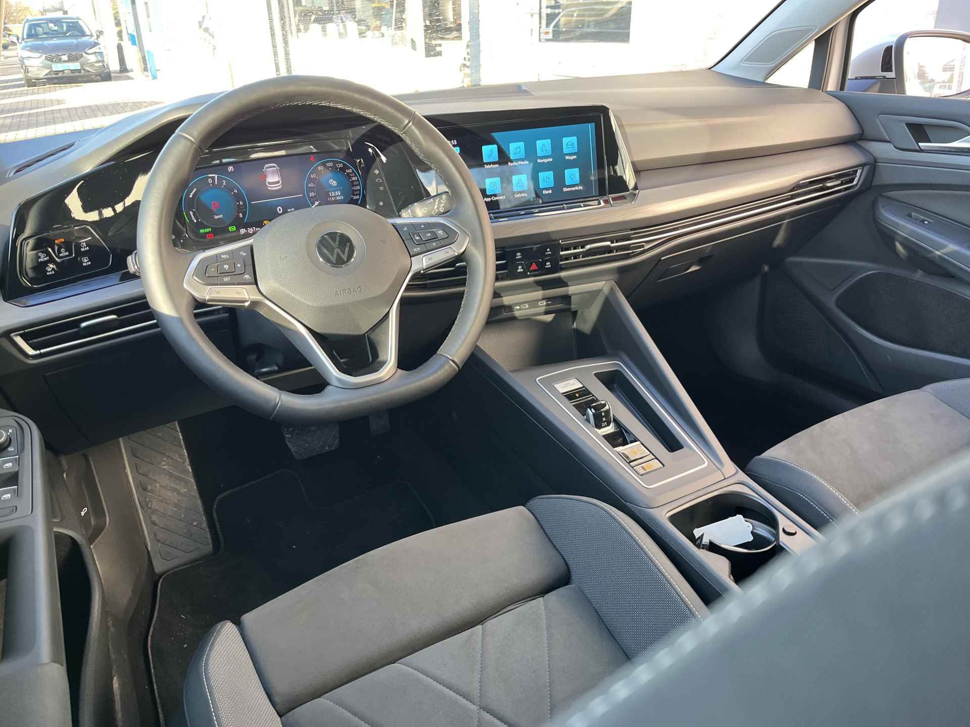 Volkswagen Golf 1.4 eHybrid Style / AUTOMAAT/ KEYLESS/ MEMORY SEAT/ CRUISE/ PARK. SENSOREN/ DAB/ APP-CONNECT/ DIVERSE HULPSYSTEMEN - 9/32