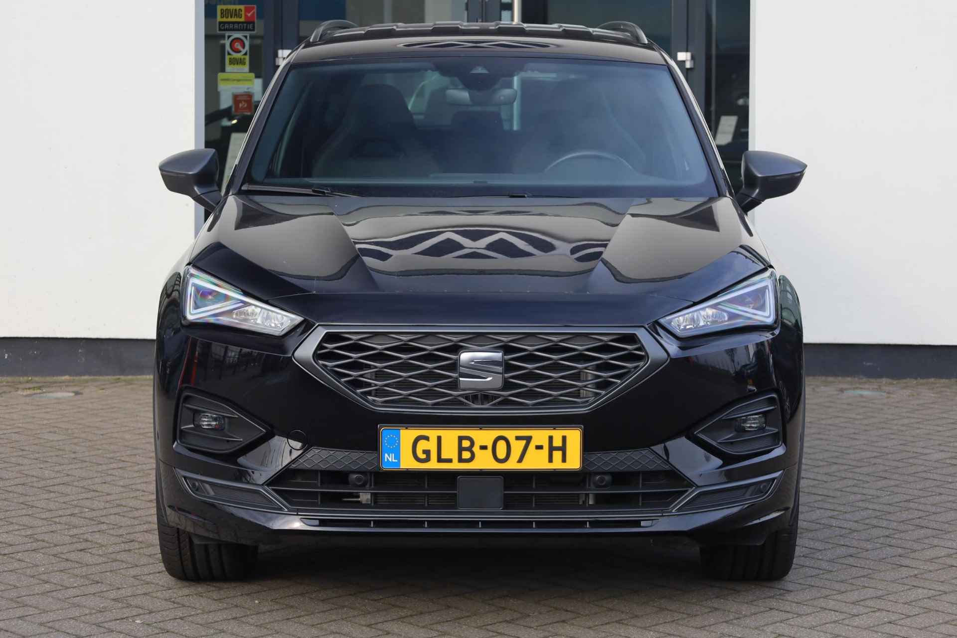 SEAT Tarraco 1.4 TSI e-Hybrid PHEV FR 245PK / 180kW DSG, Achteruitrijcamera, parkeersensoren voor en achter (pdc), verwarmbare voor- en achterstoelen, verwarmbaar stuurwiel, predictive adaptieve cruise control (acc) met Stop & Go + stuurhulp, full map navigatie, draadloos Apple Carplay / Android Auto, aanhanger manoeuvreer- en parkeerhulp, 20'' 'Supreme Cosmo Grey' LMV, keyless start & entry, DAB+, elektrisch verstelbare bestuurdersstoel met geheugen, elektrisch verstel-, verwarm en inklapbare spiegels, LED-verlichting - 3/51