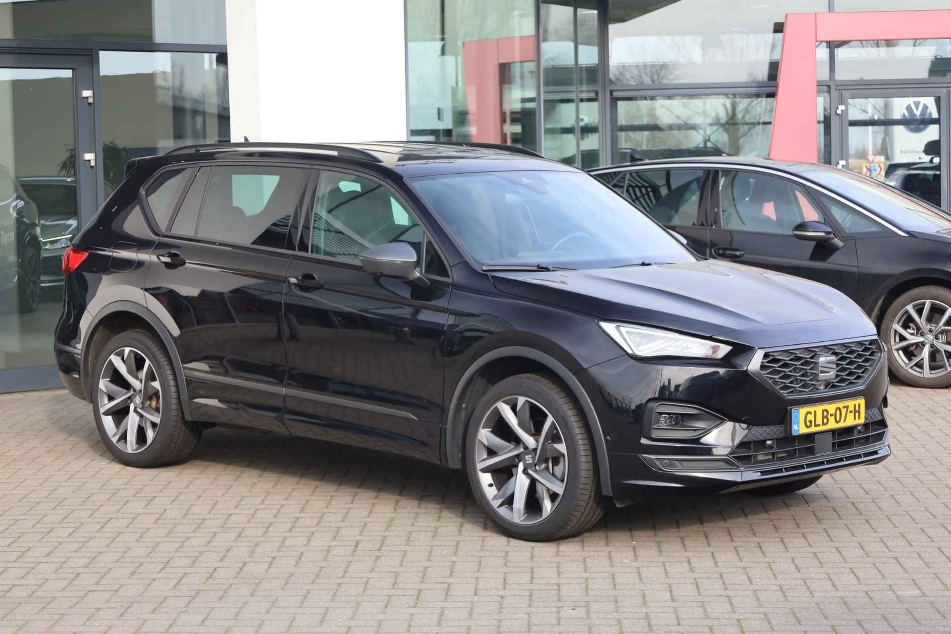 SEAT Tarraco 1.4 TSI e-Hybrid PHEV FR 245PK / 180kW DSG, Achteruitrijcamera, parkeersensoren voor en achter (pdc), verwarmbare voor- en achterstoelen, verwarmbaar stuurwiel, predictive adaptieve cruise control (acc) met Stop & Go + stuurhulp, full map navigatie, draadloos Apple Carplay / Android Auto, aanhanger manoeuvreer- en parkeerhulp, 20'' 'Supreme Cosmo Grey' LMV, keyless start & entry, DAB+, elektrisch verstelbare bestuurdersstoel met geheugen, elektrisch verstel-, verwarm en inklapbare spiegels, LED-verlichting - 6/51