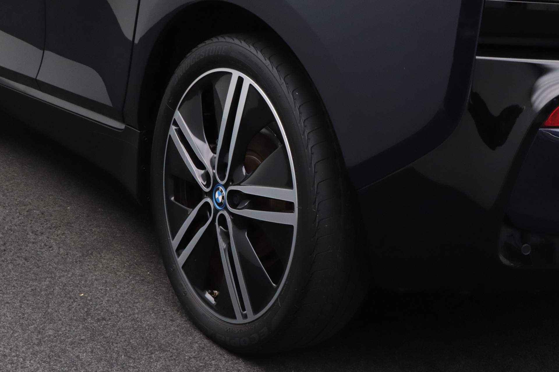 BMW i3 Executive Edition 120Ah 42 kWh | Cruise Control | DAB-Tuner | DC-Snelladen | PDC Voor/Achter | Achteruitrijcamera | - 5/26