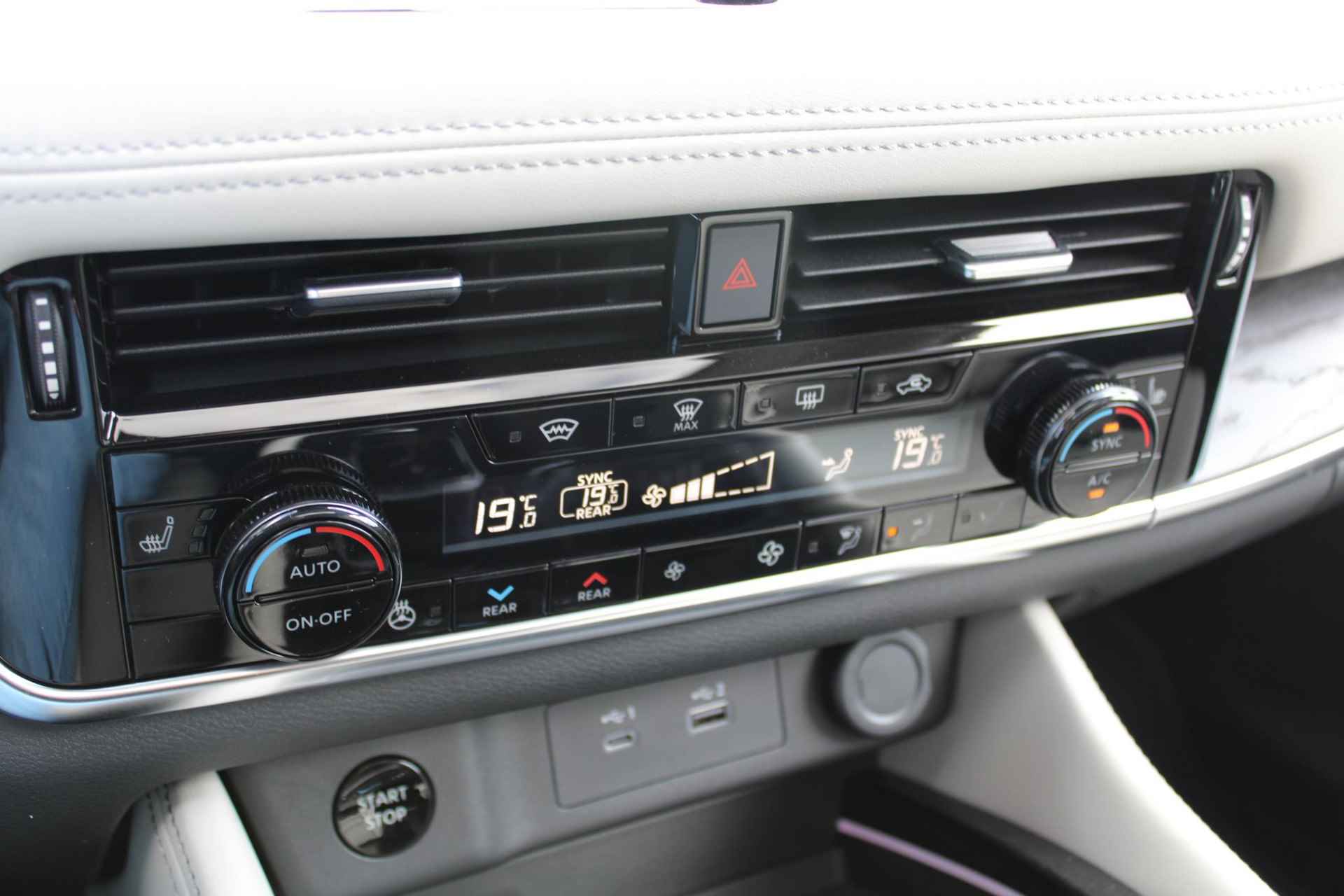 Nissan X-Trail 1.5 e-4orce Tekna 4WD 213PK AUTOMAAT | Navigatie | Adaptive cruise control | Climate control | Apple Carplay & Android Auto | 360 camera | Parkeersensoren voor & achter | Panorama dak | Lichtmetalen velgen | - 34/58