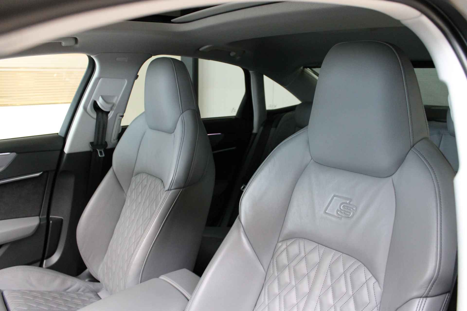 Audi A6 Limousine 55 TFSIe 367pk quattro Competition *MET DEZE AUTO WORDT DOOR ONS ZELF GEREDEN, BELT U DAAROM A.U.B. VOOR EEN AFSPRAAK ZODAT U ER ZEKER VAN BENT DAT DE AUTO AANWEZIG IS.   Plus Sportstoelen | Verwarmd stuurwiel 100% (Dealer) onderhouden label - 10/40