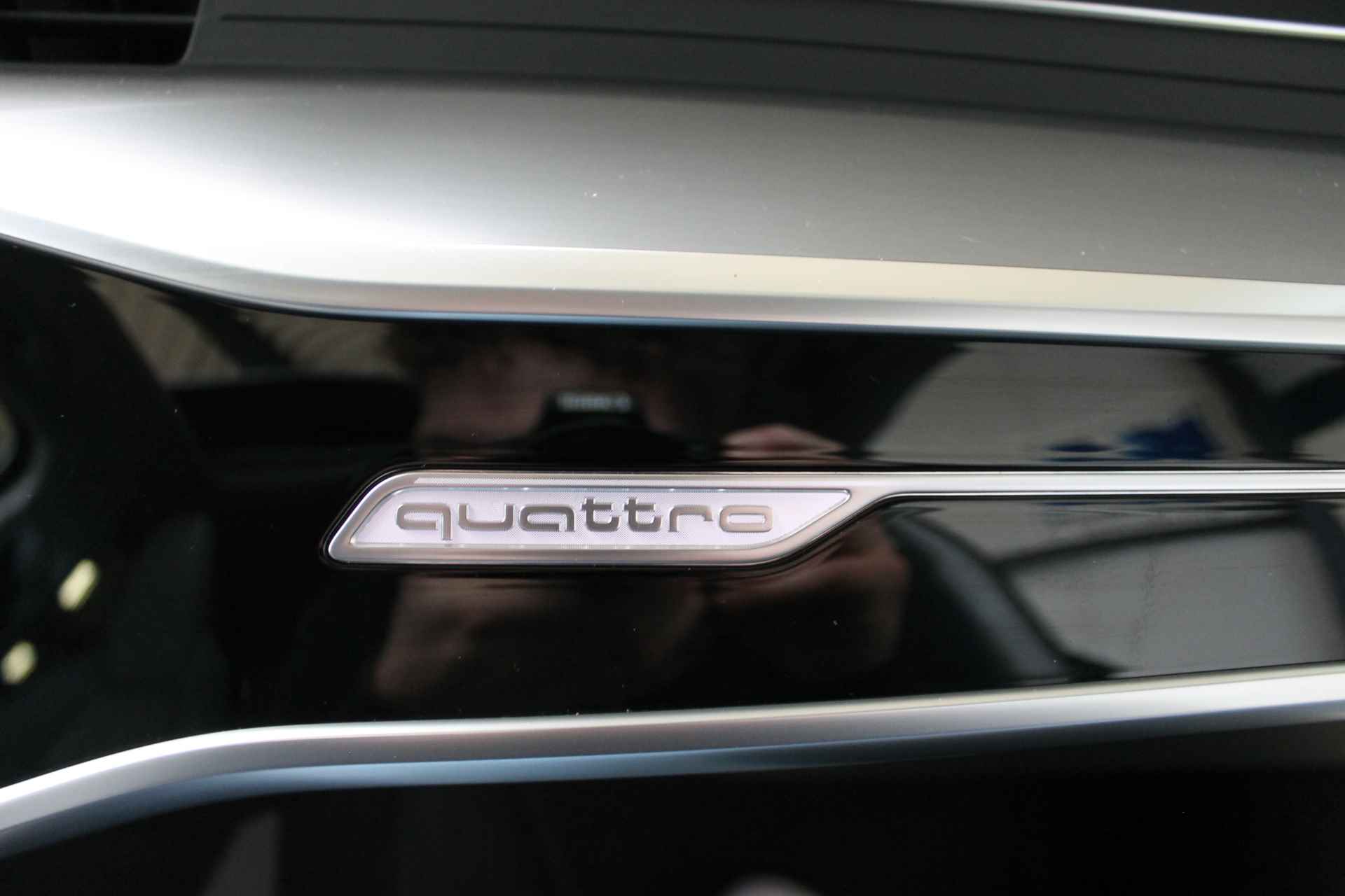 Audi A6 Limousine 55 TFSIe 367pk quattro Competition *MET DEZE AUTO WORDT DOOR ONS ZELF GEREDEN, BELT U DAAROM A.U.B. VOOR EEN AFSPRAAK ZODAT U ER ZEKER VAN BENT DAT DE AUTO AANWEZIG IS.   Plus Sportstoelen/Verwarmd stuur 100% (Dealer) onderhouden label - 34/40