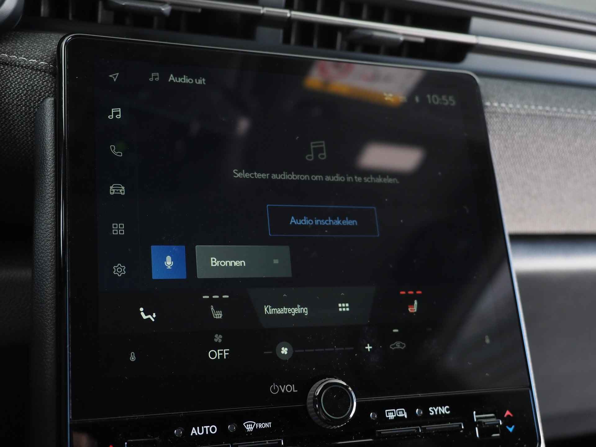 Lexus LBX 1.5 HEV Premium Edition 2WD | Dodehoekdetectie | Botsherkenning | Draadloze Telefoonlader | Stoelverwarming | Achteruitrijcamera | Apple CarPlay/ Android Auto | Navigatie | Parkeersensoren Voor- En Achter | - 25/34