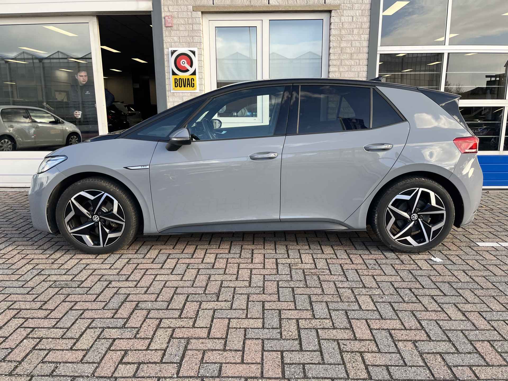 Volkswagen ID.3 First Plus 58 kWh / SUBSIDIE/ PANO/ CAMERA/ PARK. SENSOREN/ MATRIX/ DODE HOEK/ HEAD UP DISPLAY/ STOEL EN STUUR VERWARM./ KEYLESS/ ADAPT. CRUISE/ APP CONNECT/ NAVI/ CLIMA/ 19" LMV/ - 3/29