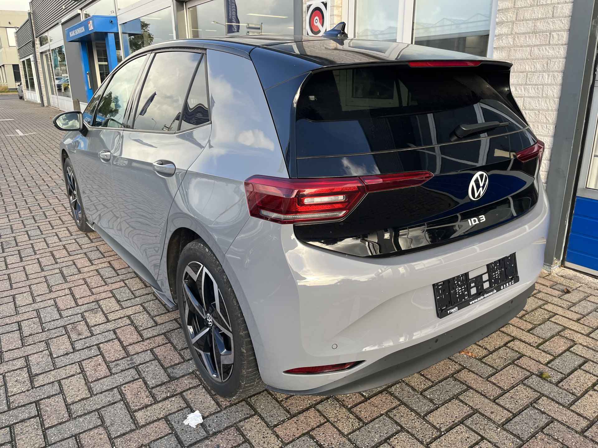 Volkswagen ID.3 First Plus 58 kWh / SUBSIDIE/ PANO/ CAMERA/ PARK. SENSOREN/ MATRIX/ DODE HOEK/ HEAD UP DISPLAY/ STOEL EN STUUR VERWARM./ KEYLESS/ ADAPT. CRUISE/ APP CONNECT/ NAVI/ CLIMA/ 19" LMV/ - 6/29