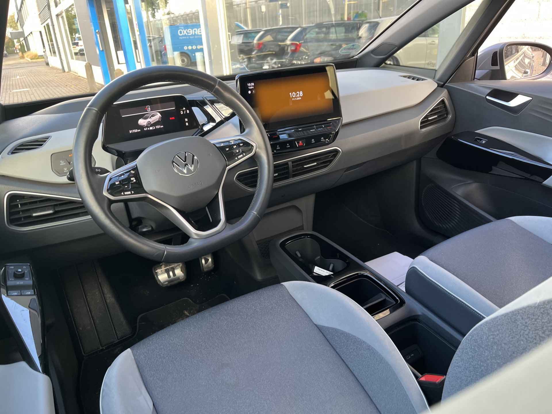 Volkswagen ID.3 First Plus 58 kWh / SUBSIDIE/ PANO/ CAMERA/ PARK. SENSOREN/ MATRIX/ DODE HOEK/ HEAD UP DISPLAY/ STOEL EN STUUR VERWARM./ KEYLESS/ ADAPT. CRUISE/ APP CONNECT/ NAVI/ CLIMA/ 19" LMV/ - 8/29