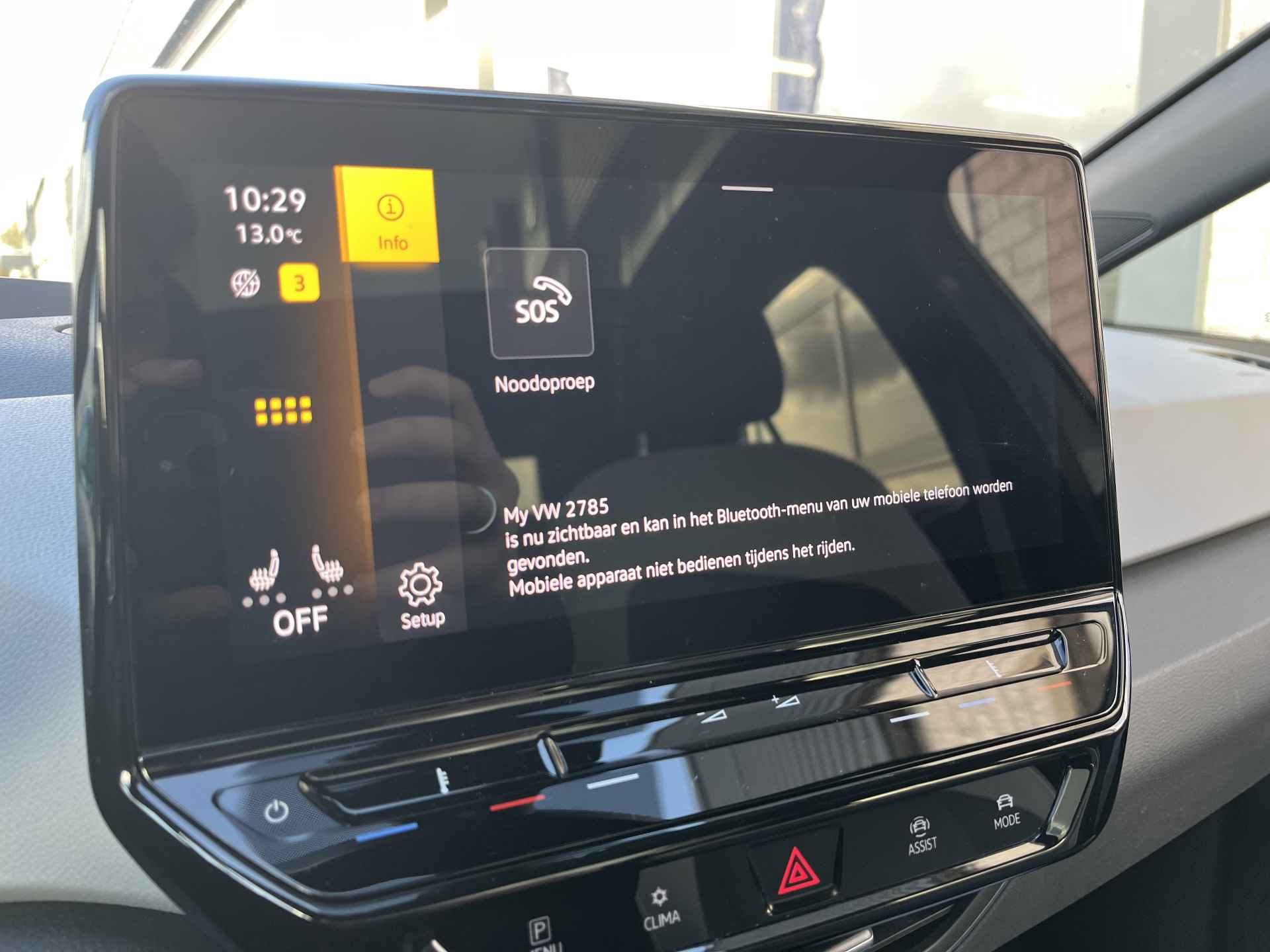 Volkswagen ID.3 First Plus 58 kWh / SUBSIDIE/ PANO/ CAMERA/ PARK. SENSOREN/ MATRIX/ DODE HOEK/ HEAD UP DISPLAY/ STOEL EN STUUR VERWARM./ KEYLESS/ ADAPT. CRUISE/ APP CONNECT/ NAVI/ CLIMA/ 19" LMV/ - 16/29