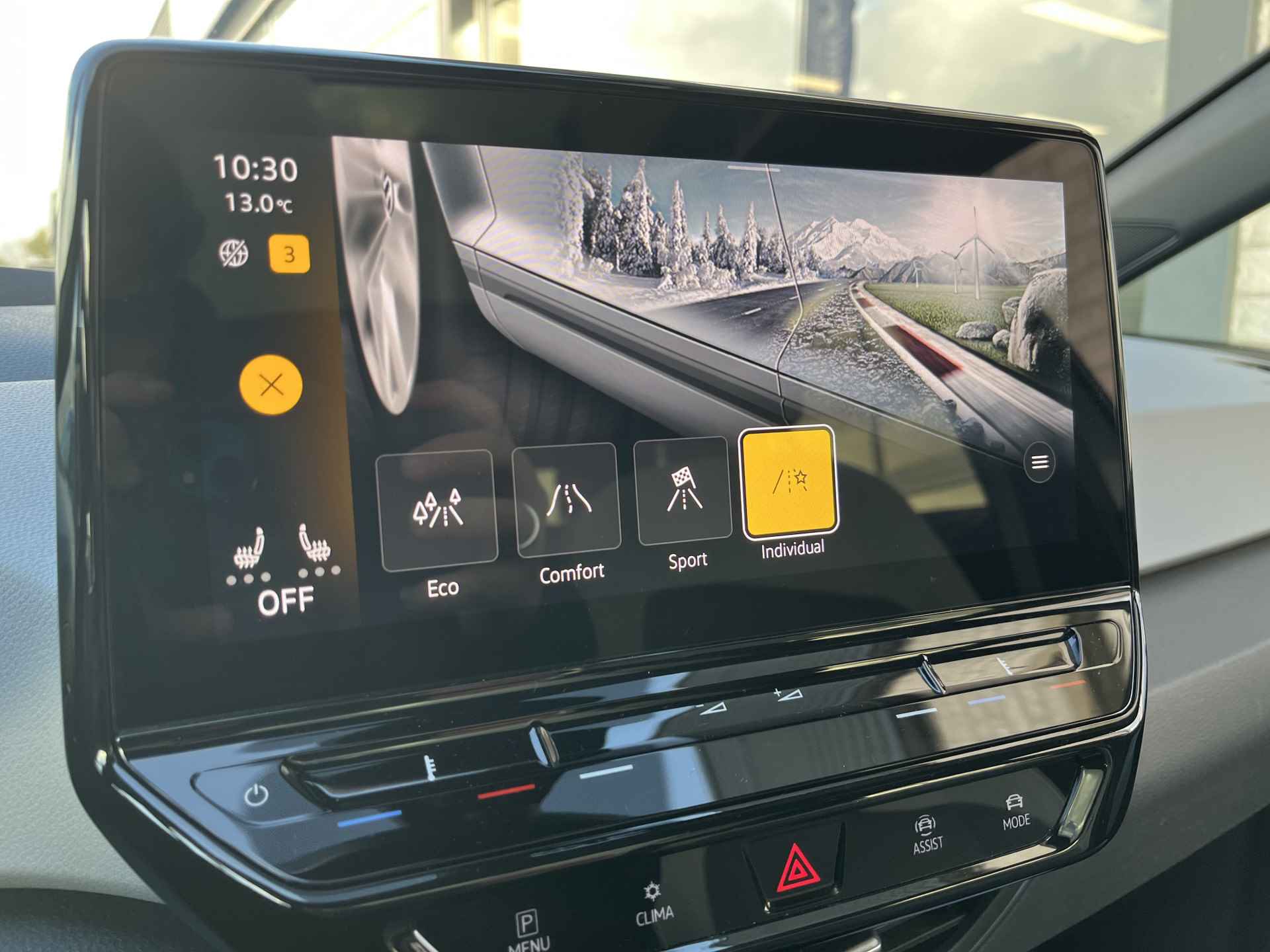 Volkswagen ID.3 First Plus 58 kWh / SUBSIDIE/ PANO/ CAMERA/ PARK. SENSOREN/ MATRIX/ DODE HOEK/ HEAD UP DISPLAY/ STOEL EN STUUR VERWARM./ KEYLESS/ ADAPT. CRUISE/ APP CONNECT/ NAVI/ CLIMA/ 19" LMV/ - 23/29