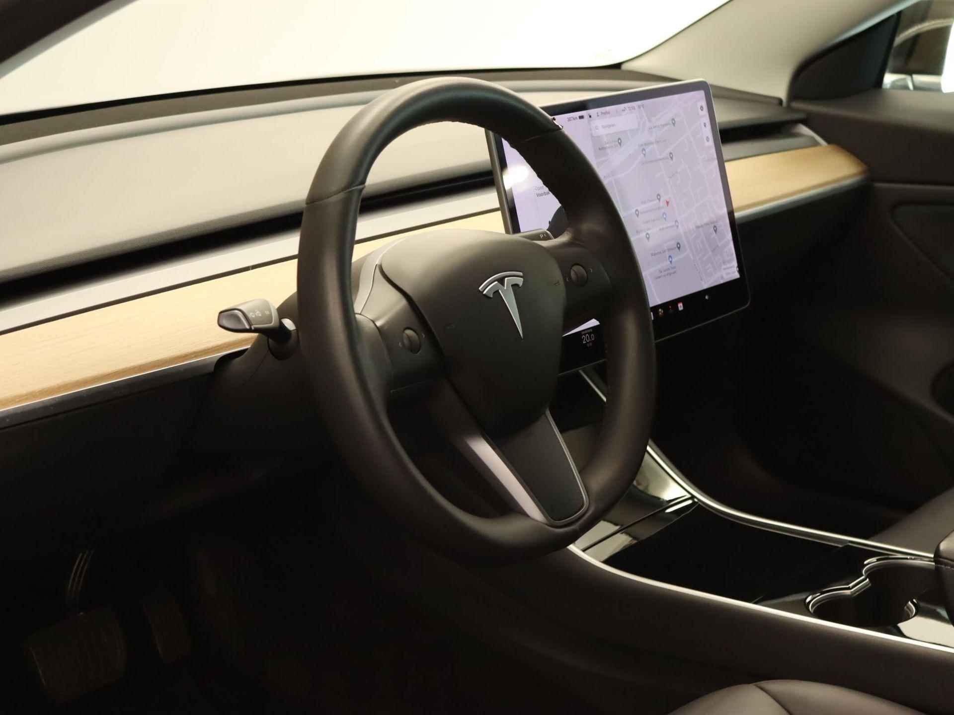 Tesla Model 3 Standard RWD Plus 60 kWh - ORIGINEEL NEDERLANDSE AUTO - AFNEEMBARE TREKHAAK - TREKGEWICHT 1000 KG - PANORAMA DAK - VOORSTOELEN VERWARMD - CLIMATE CONTROL - ELEKTRISCH VERSTELBARE VOORSTOELEN - ELEKTRISCH VERSTELBARE BESTUURDERSSTOEL - 16/33