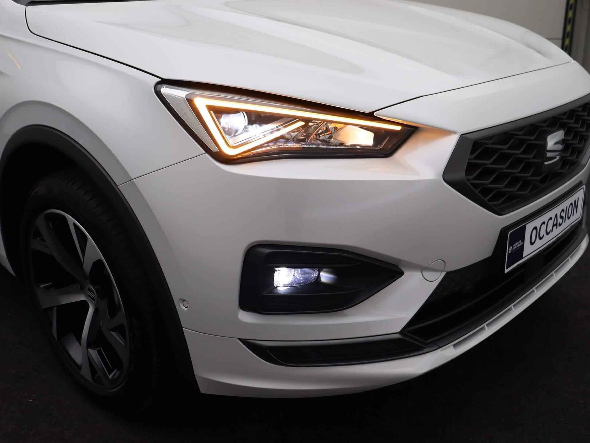 SEAT Tarraco FR Business 1.4 TSI e-Hybrid 245pk DSG Automaat Adaptive cruise control, Navigatie, Achteruitrijcamera, LED verlichting, Stuurwiel verwarmd, Parkeersensoren - 35/42