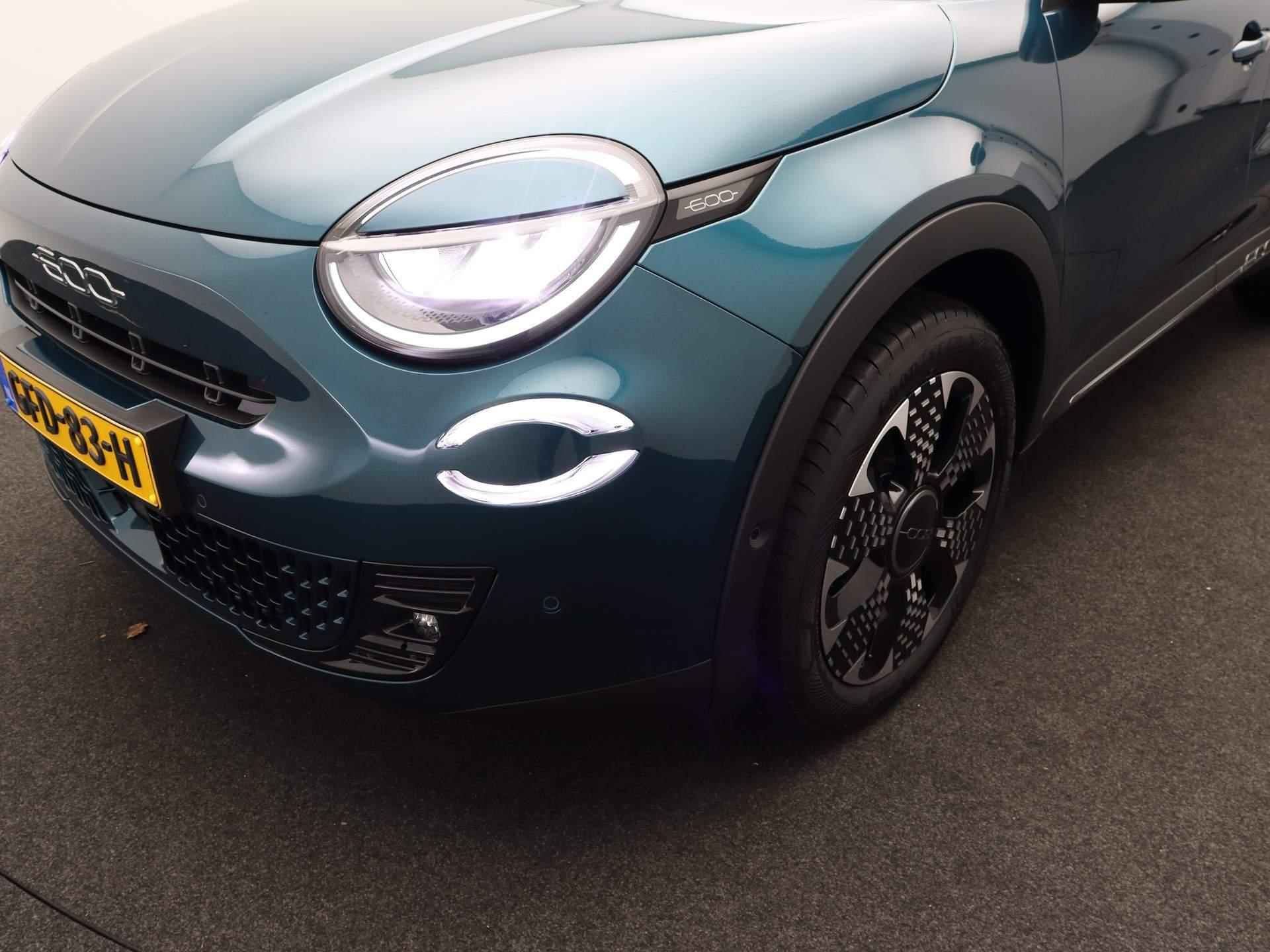 Fiat 600 1.2 Hybrid 100 La Prima | Parkeercamera Achter | 360 Parkeersensoren | 18'' LM. Velgen | Lederen Stoelbekleding | - 14/24