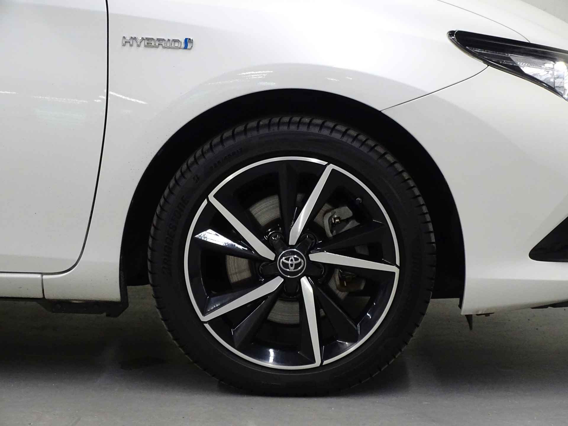 Toyota Auris Touring Sports 1.8 Hybrid Black Edition | Trekhaak | PDC | Leder | Stoelverwarming - 10/38