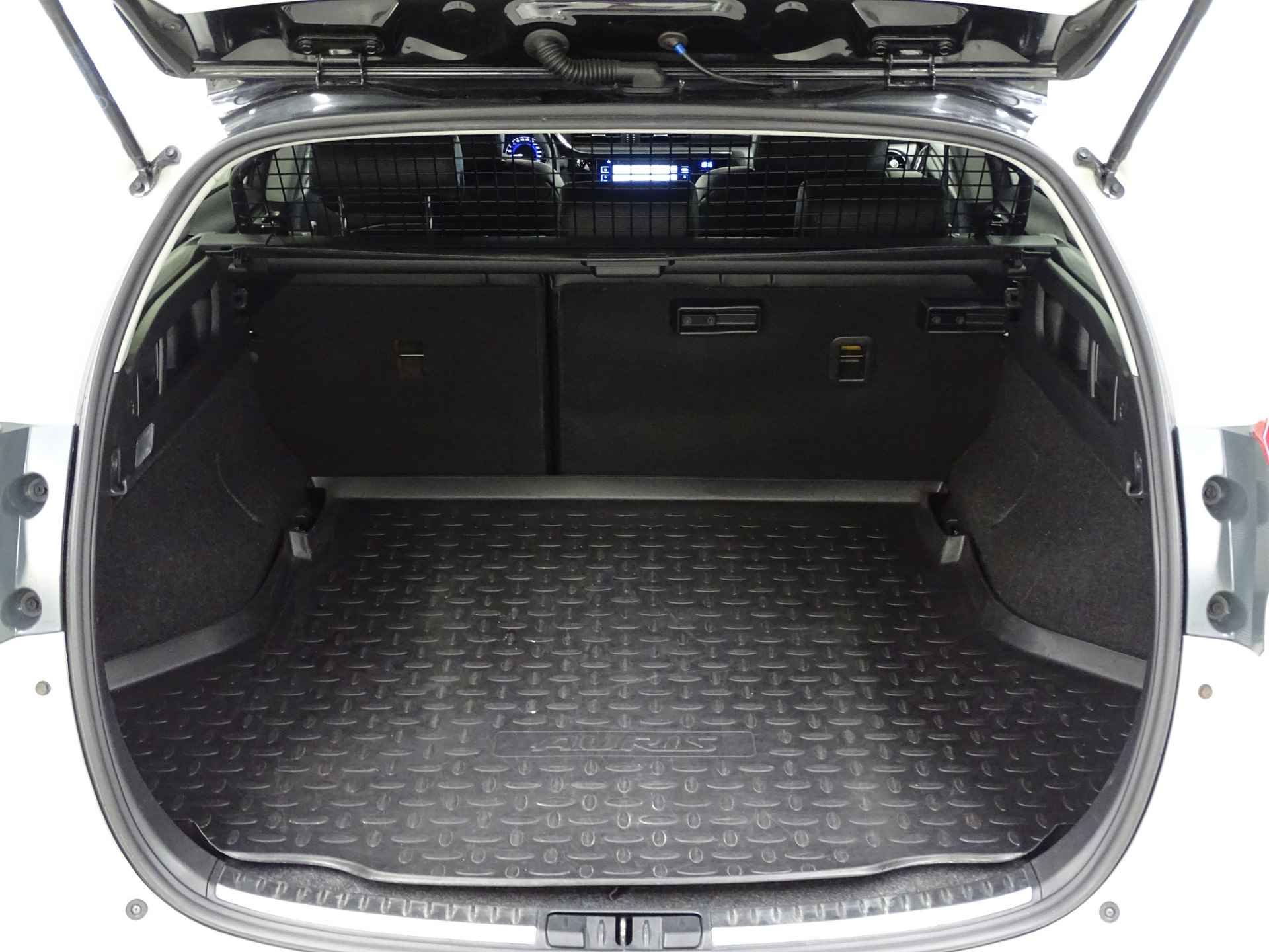 Toyota Auris Touring Sports 1.8 Hybrid Black Edition | Trekhaak | PDC | Leder | Stoelverwarming - 14/38