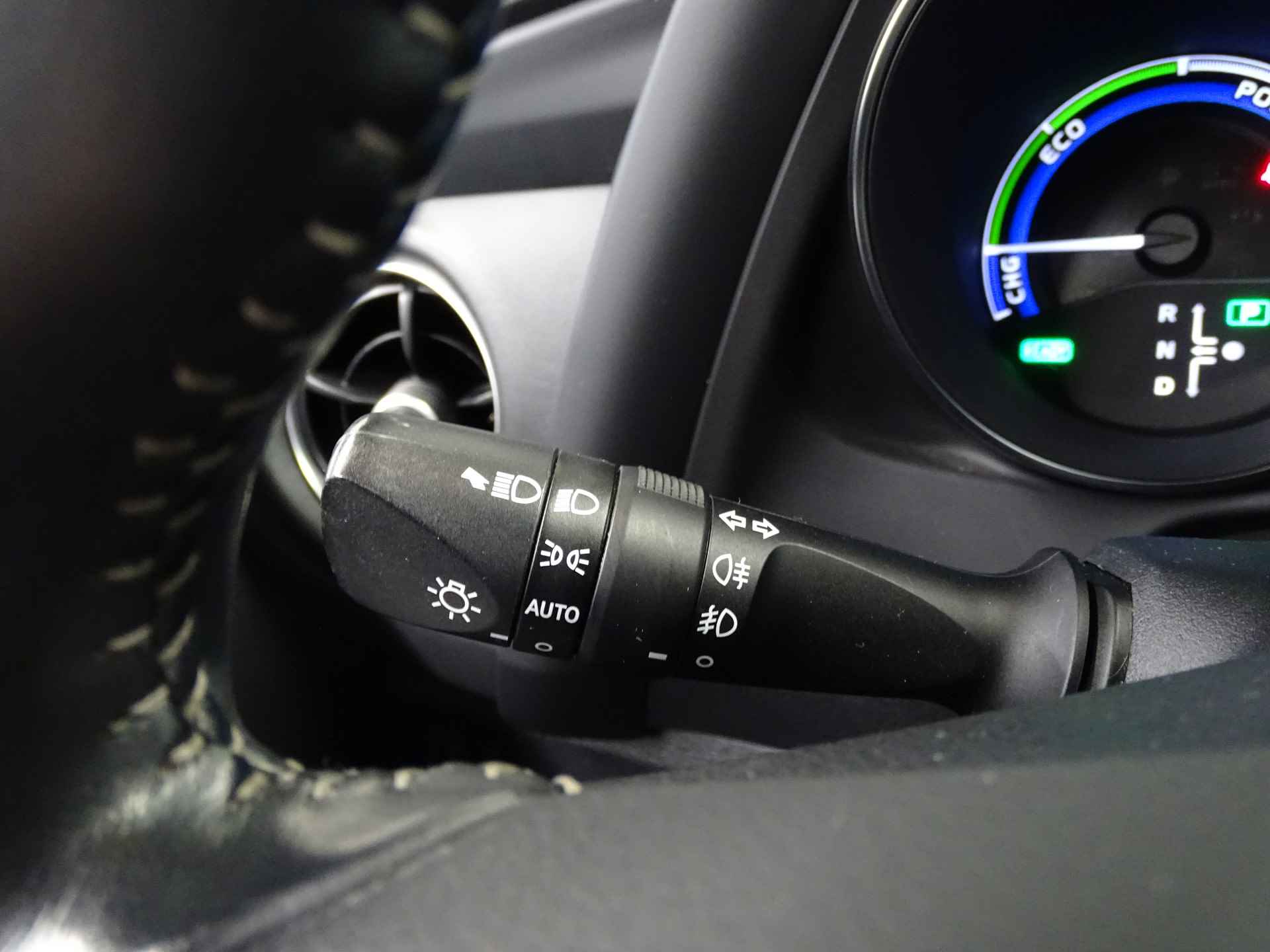 Toyota Auris Touring Sports 1.8 Hybrid Black Edition | Trekhaak | PDC | Leder | Stoelverwarming - 26/38