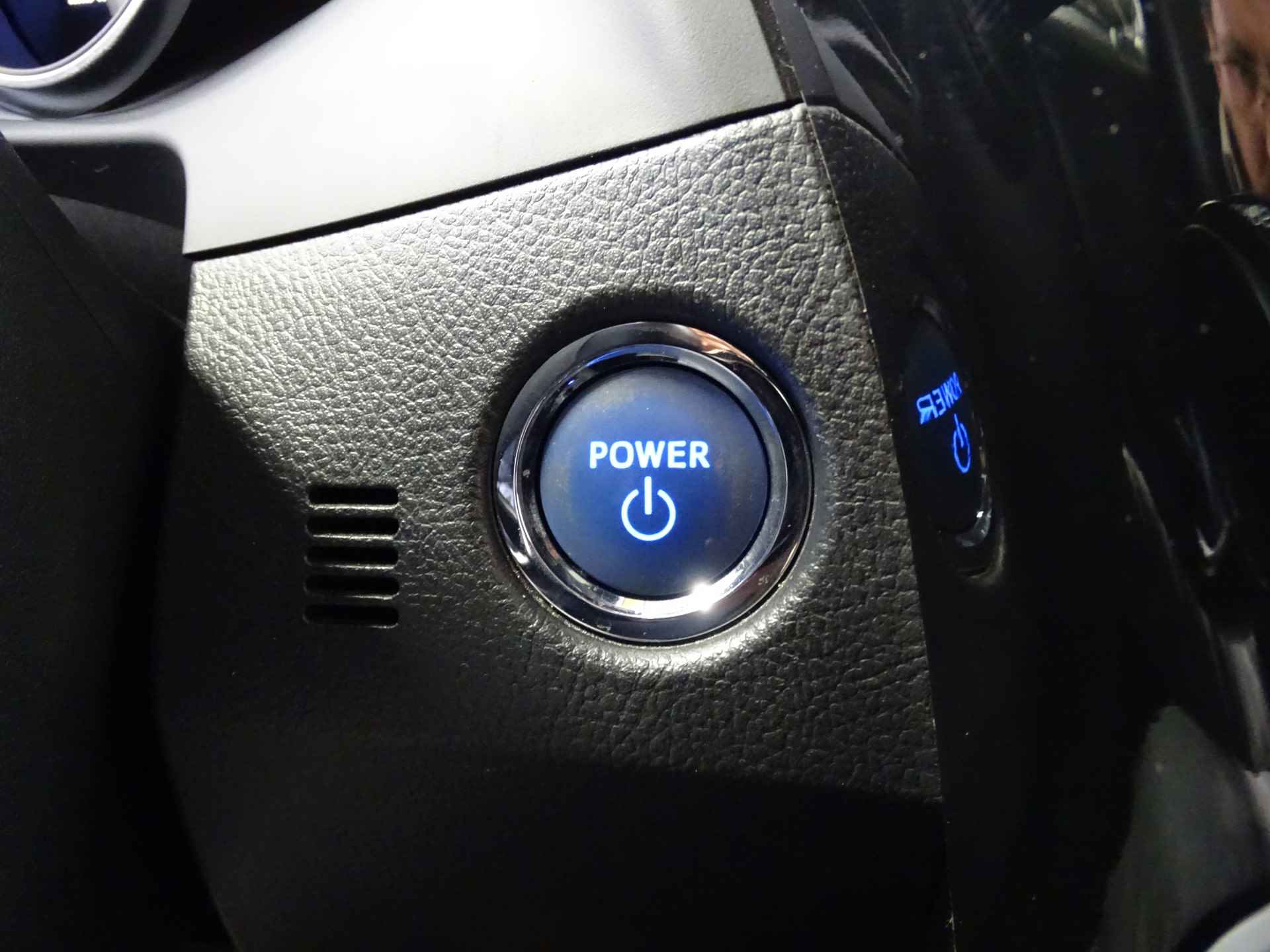 Toyota Auris Touring Sports 1.8 Hybrid Black Edition | Trekhaak | PDC | Leder | Stoelverwarming - 31/38