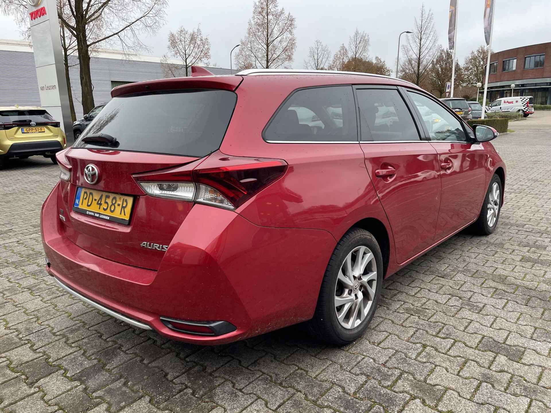 Toyota Auris Touring Sports 1.2T TREND PANO-DAK NAVI CRUISE CLIMA CAMERA DAB+ NL-AUTO 1E-EIG - 2/23