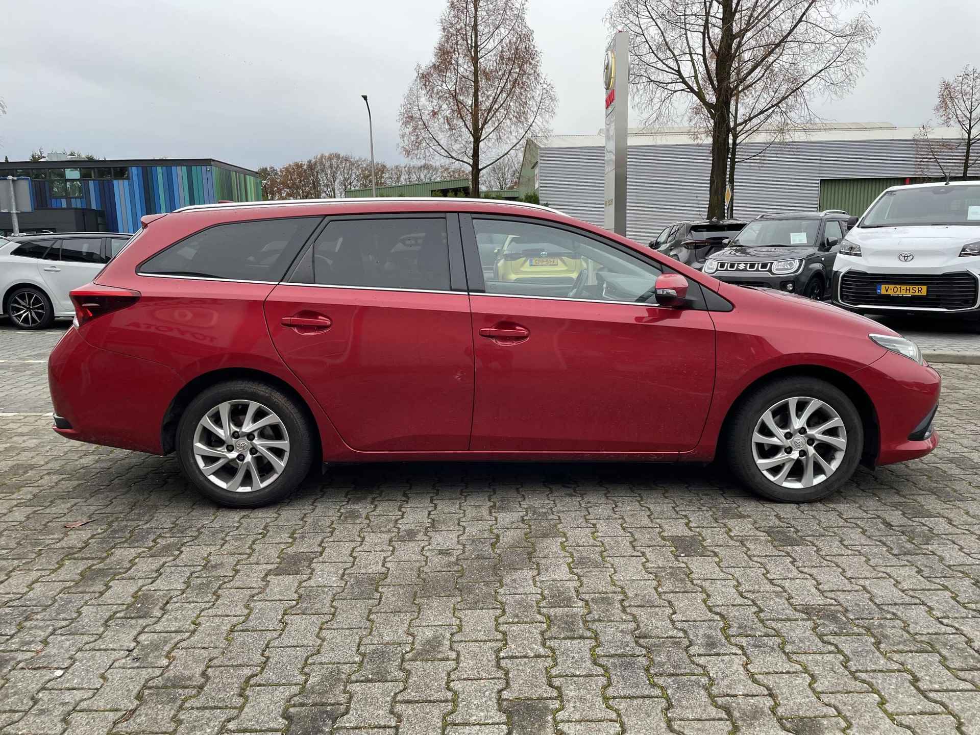 Toyota Auris Touring Sports 1.2T TREND PANO-DAK NAVI CRUISE CLIMA CAMERA DAB+ NL-AUTO 1E-EIG - 10/23