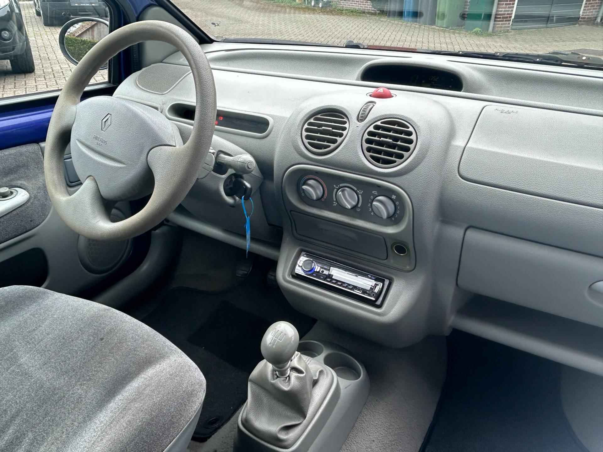 Renault Twingo 1.2 Privilège Elek. Panorama/Schuifdak Elek.Pakket Audio met USB Stuurbekr. NAP NL Auto! - 10/20