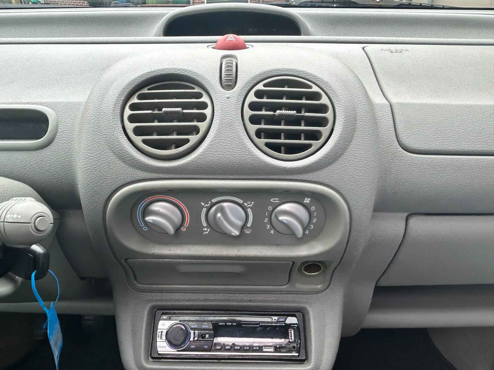 Renault Twingo 1.2 Privilège Elek. Panorama/Schuifdak Elek.Pakket Audio met USB Stuurbekr. NAP NL Auto! - 11/20