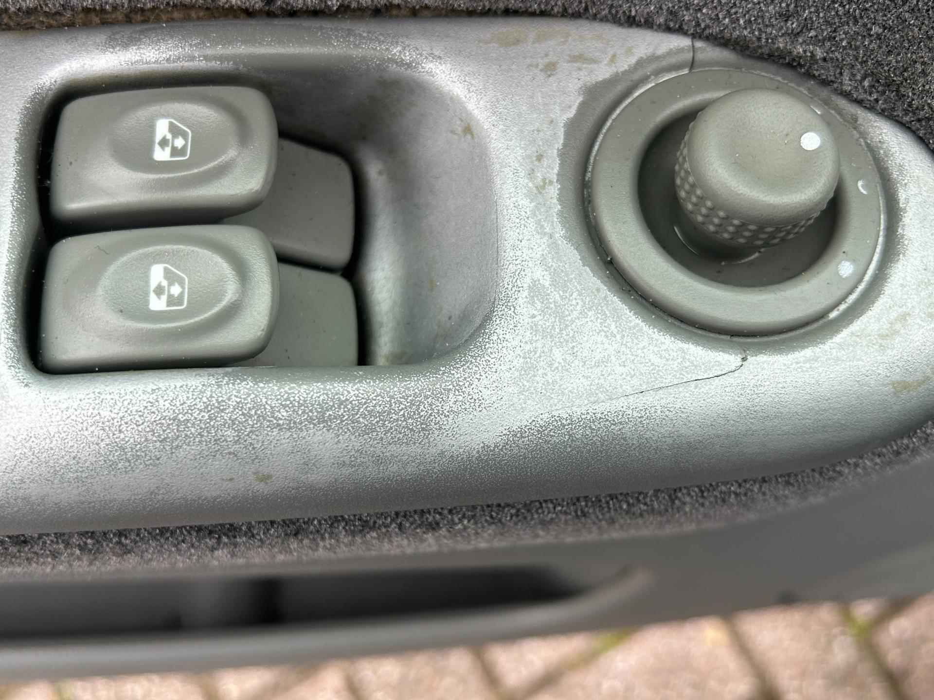 Renault Twingo 1.2 Privilège Elek. Panorama/Schuifdak Elek.Pakket Audio met USB Stuurbekr. NAP NL Auto Nieuwe APK! - 18/20