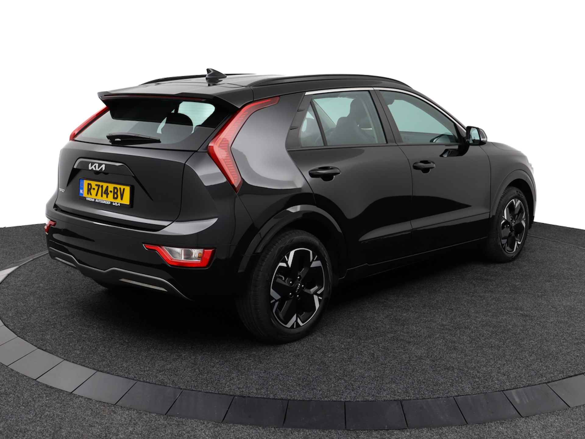 Kia Niro EV DynamicLine 64.8kWh * Overheid subsidie voor deze auto beschikbaar * - Navigatie - Camera - Parkeersensoren voor en achter - Demo - Fabrieksgarantie tot 08-2029 - 9/65