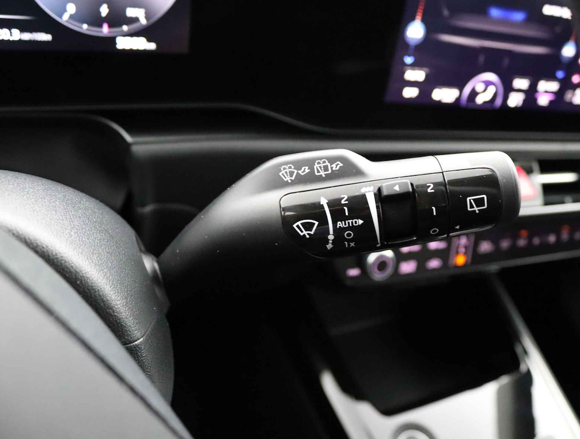 Kia Niro EV DynamicLine 64.8kWh * Overheid subsidie voor deze auto beschikbaar * - Navigatie - Camera - Parkeersensoren voor en achter - Demo - Fabrieksgarantie tot 08-2029 - 24/65