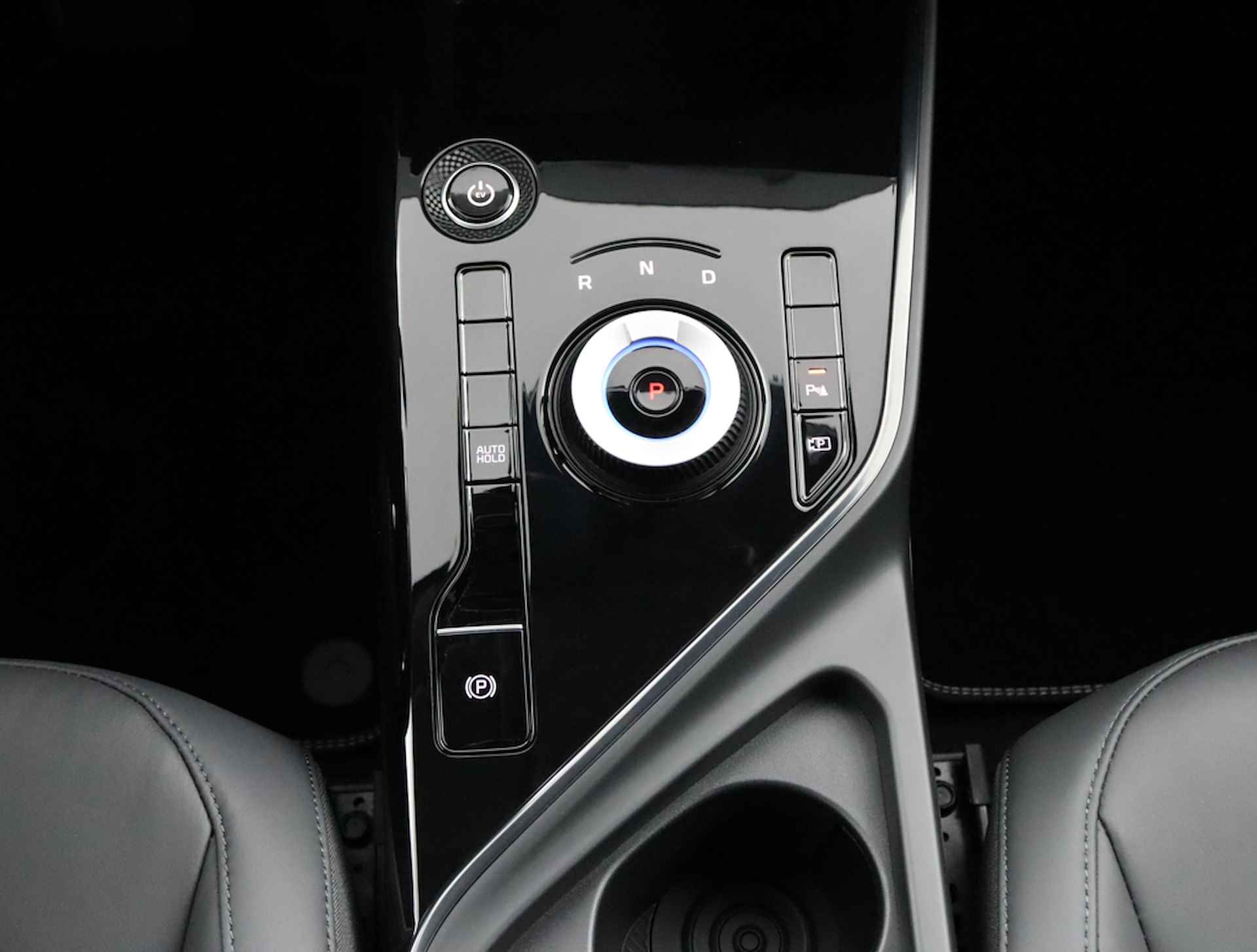 Kia Niro EV DynamicLine 64.8kWh * Overheid subsidie voor deze auto beschikbaar * - Navigatie - Camera - Parkeersensoren voor en achter - Demo - Fabrieksgarantie tot 08-2029 - 29/65