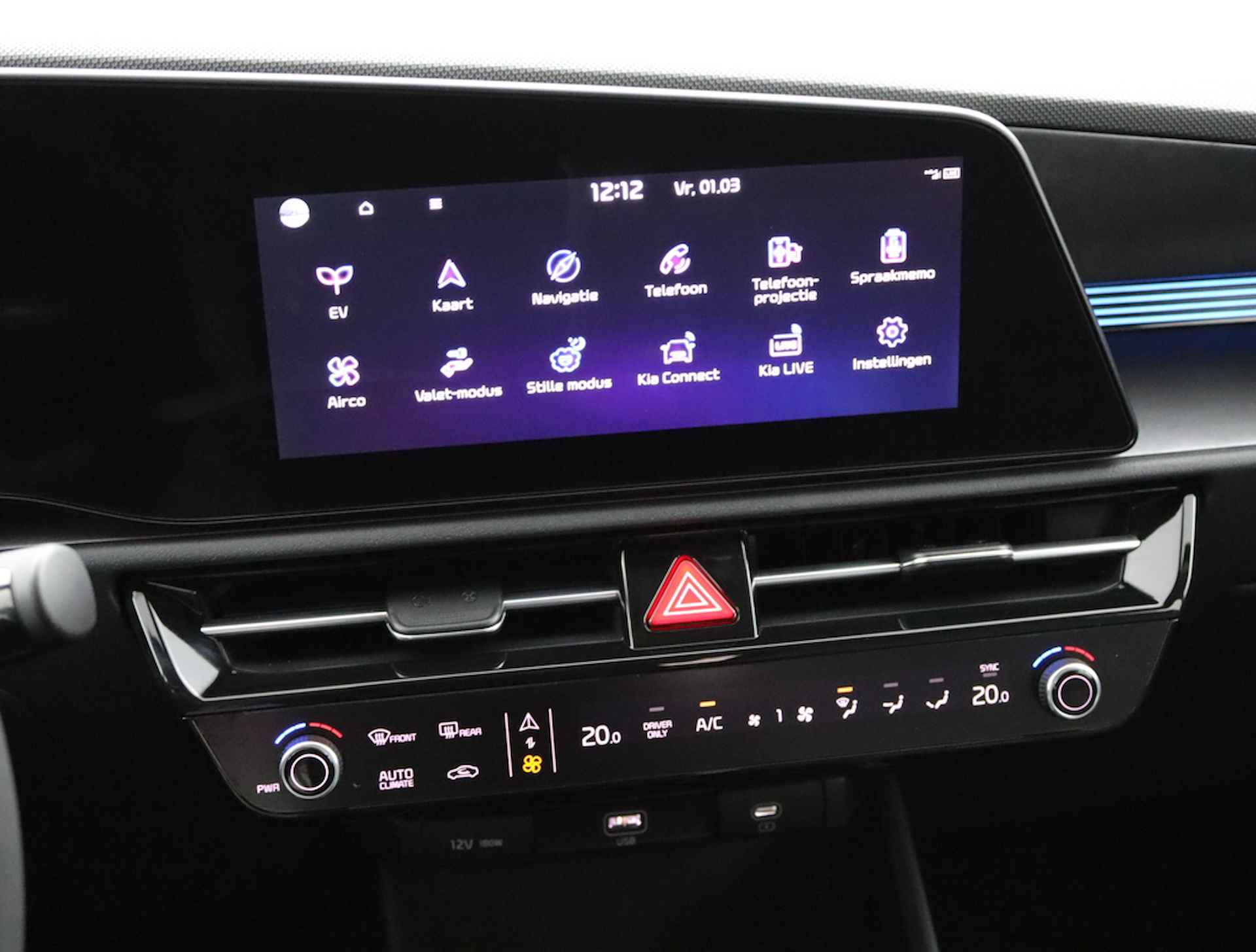 Kia Niro EV DynamicLine 64.8kWh * Overheid subsidie voor deze auto beschikbaar * - Navigatie - Camera - Parkeersensoren voor en achter - Demo - Fabrieksgarantie tot 08-2029 - 47/65